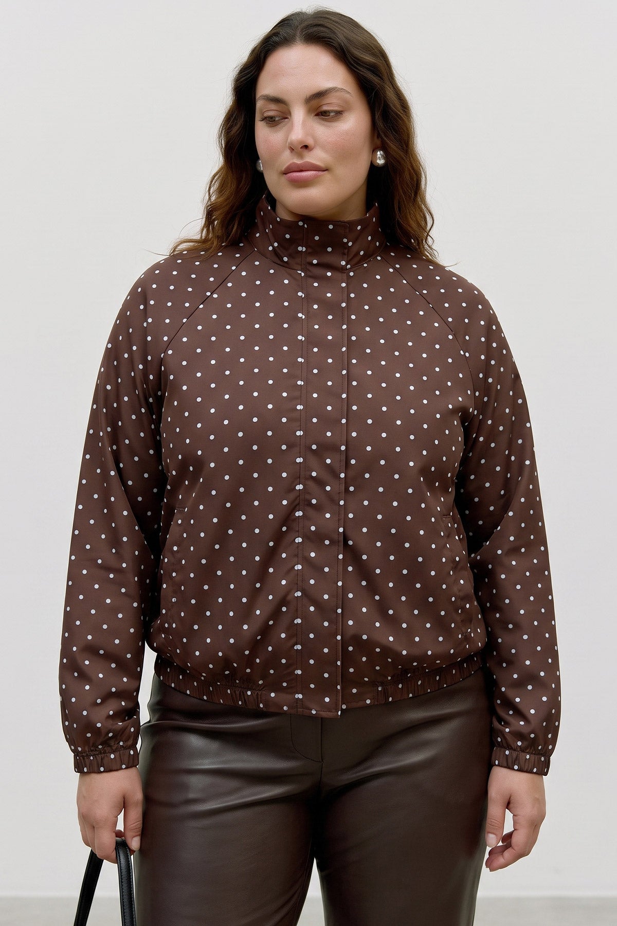 Bomber τζάκετ πουά με ψηλό λαιμό VERO MODA - Καφέ