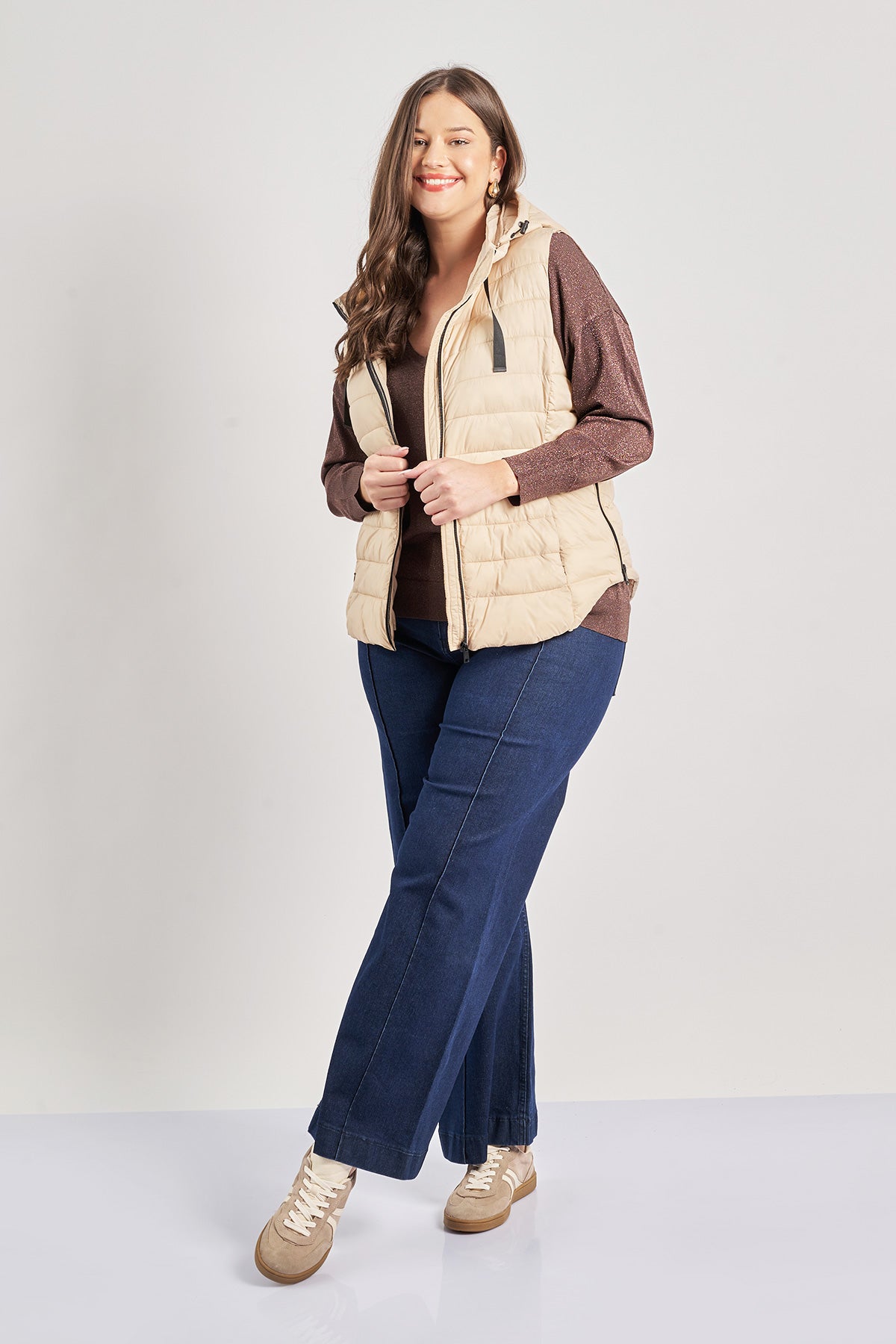 Sleeveless quilted jacket with hood - Beige