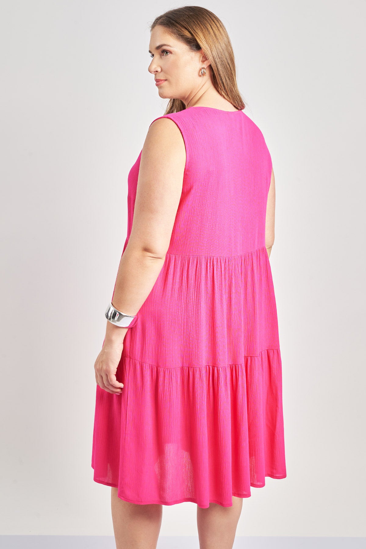 Sleeveless midi crinkled viscose dress - Fuchsia