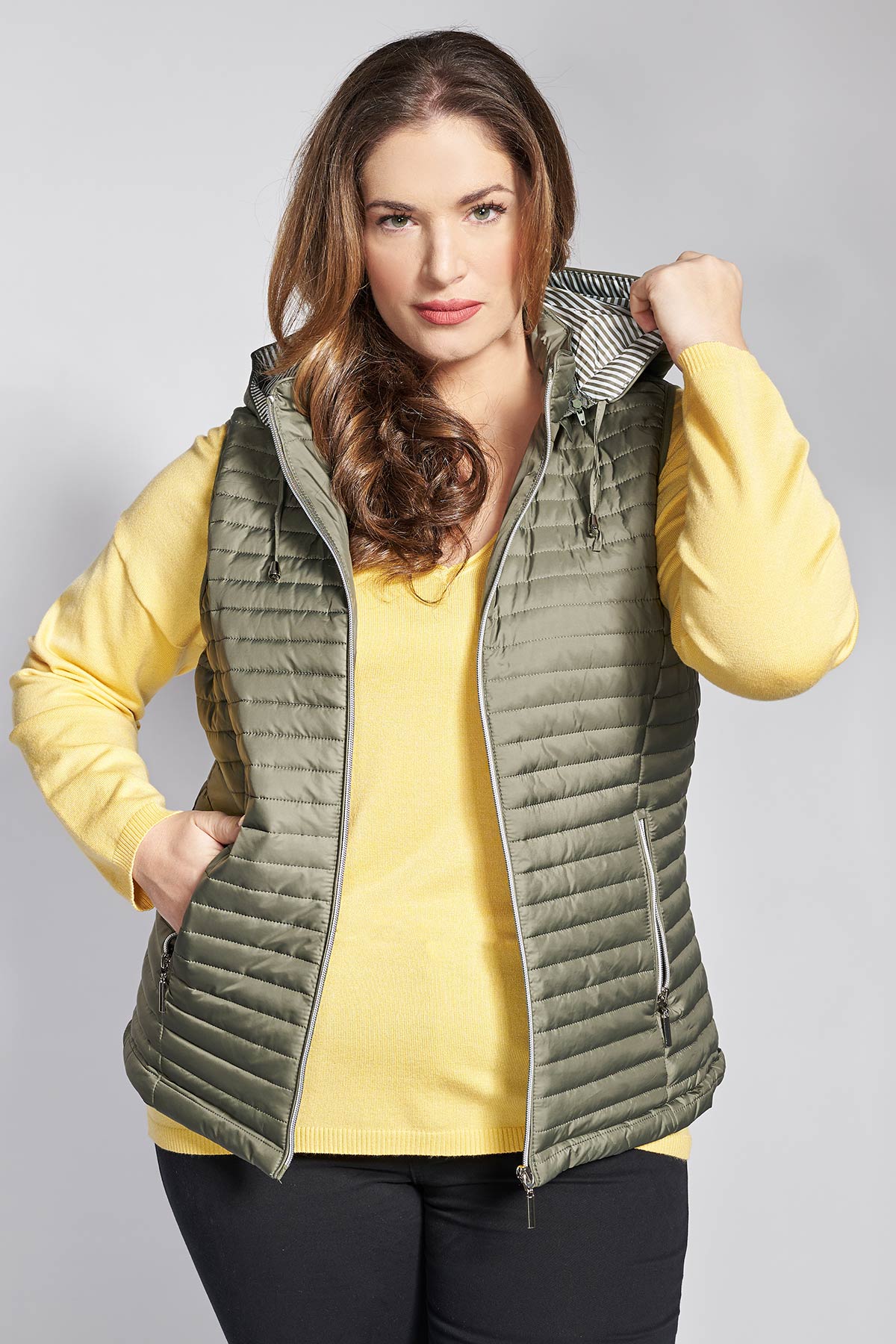 Sleeveless quilted jacket with striped hood - Khaki