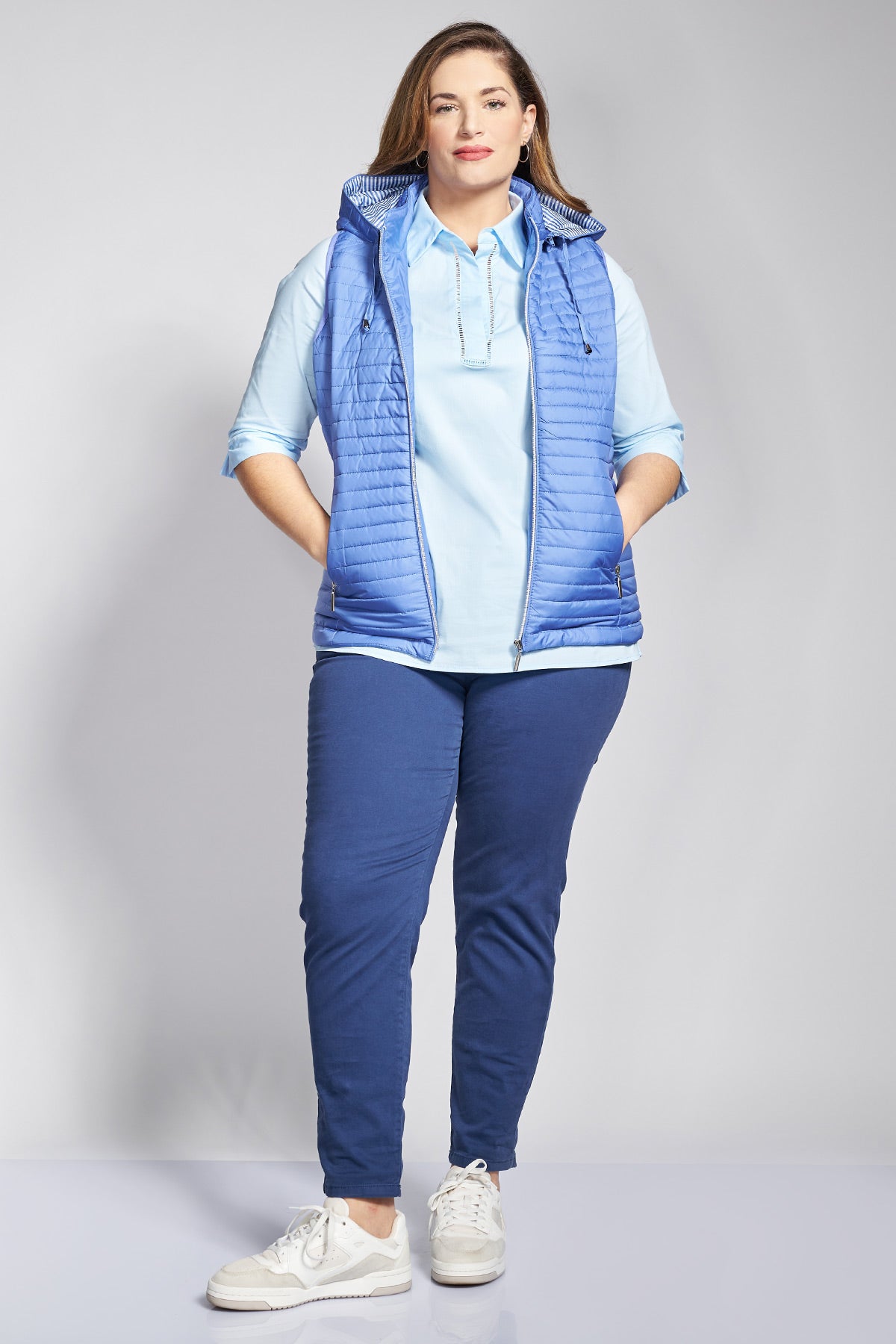 Sleeveless quilted jacket with striped hood - Indigo