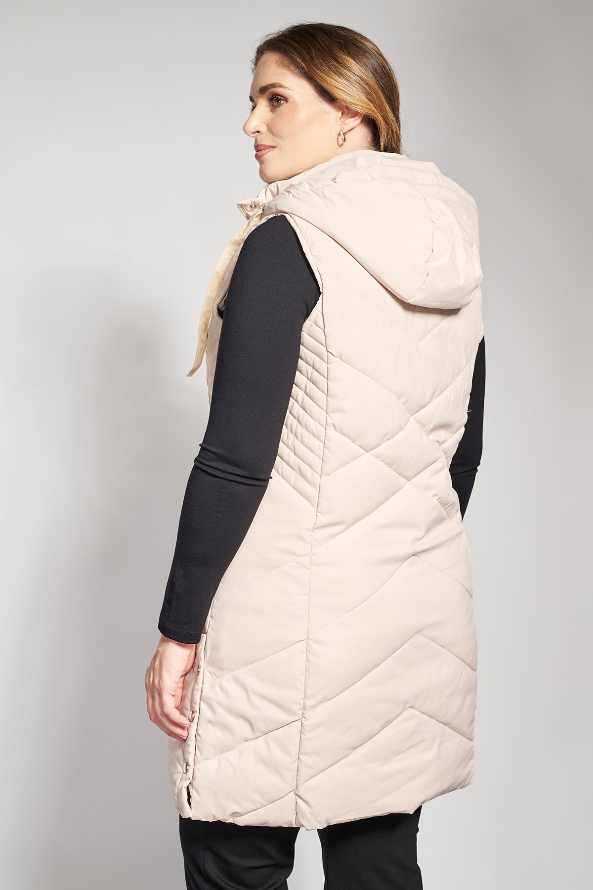 Sleeveless quilted jacket with hood and LOVE logo tapes - Ecru