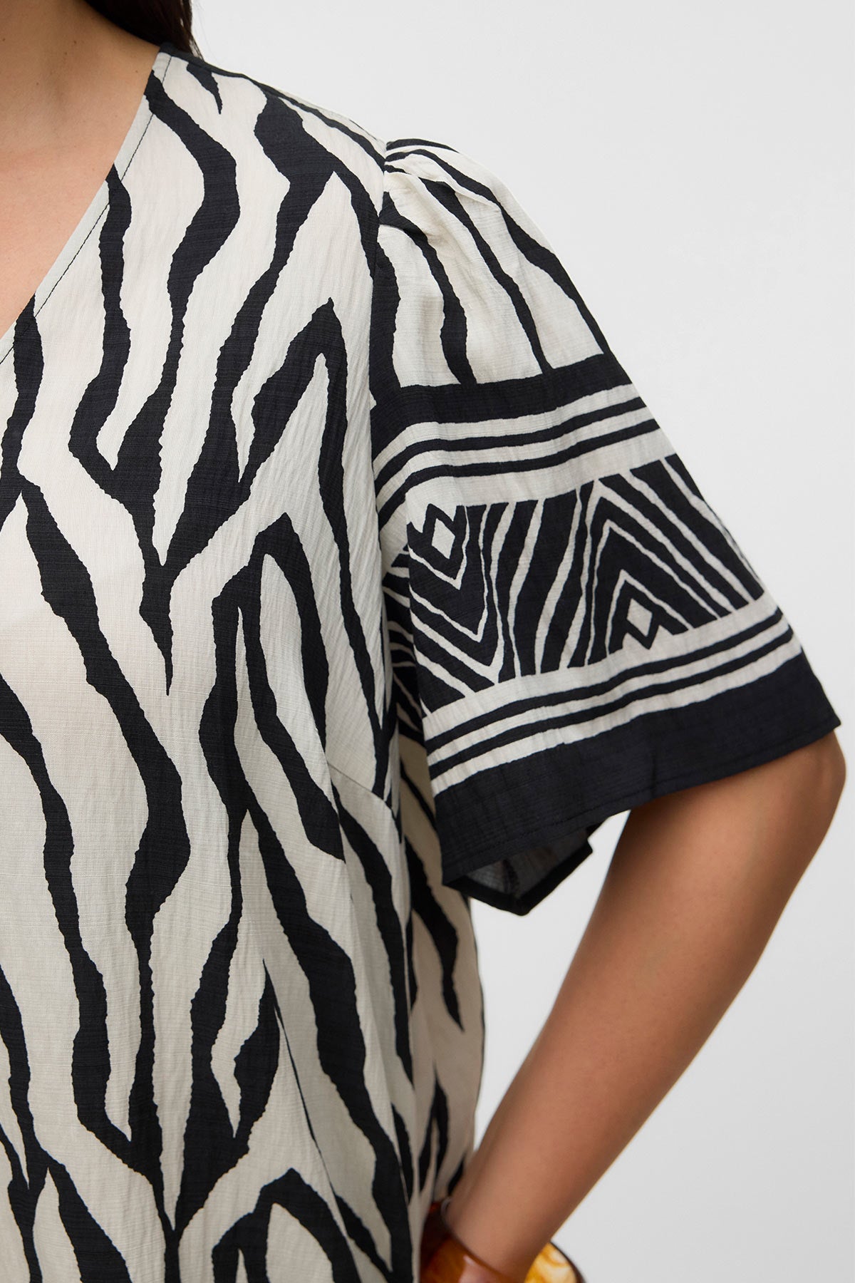 Animal Print Μπλούζα με V VERO MODA - Μαύρο