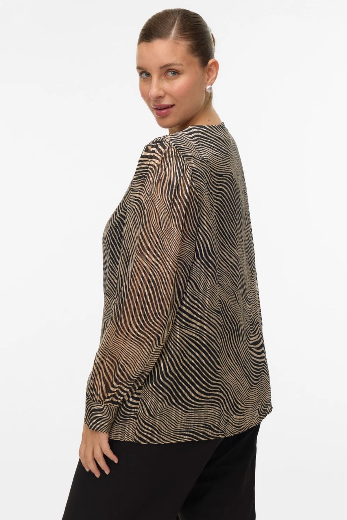 Chiffon μπλούζα σε γεωμετρικό εμπριμέ VERO MODA - Μαύρο