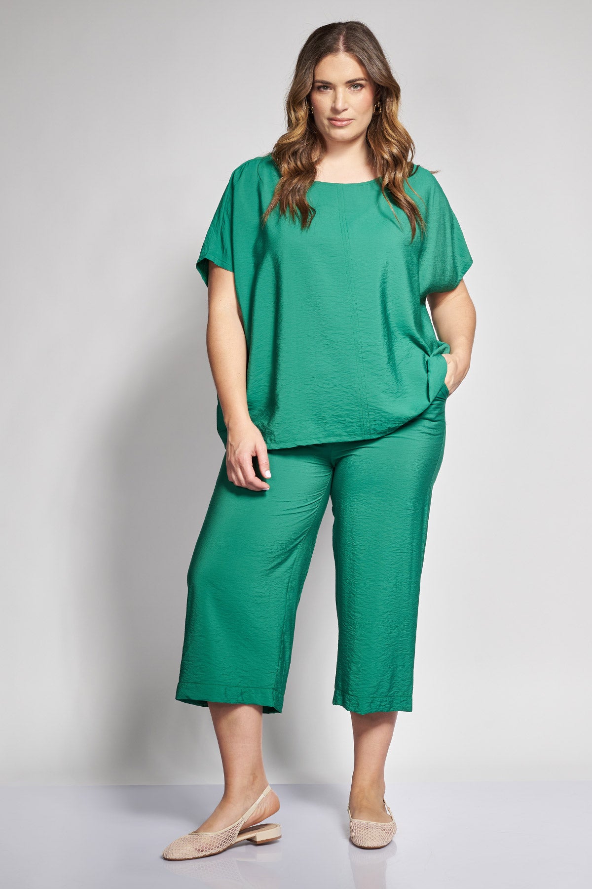 Cropped trousers in linen look - Green
