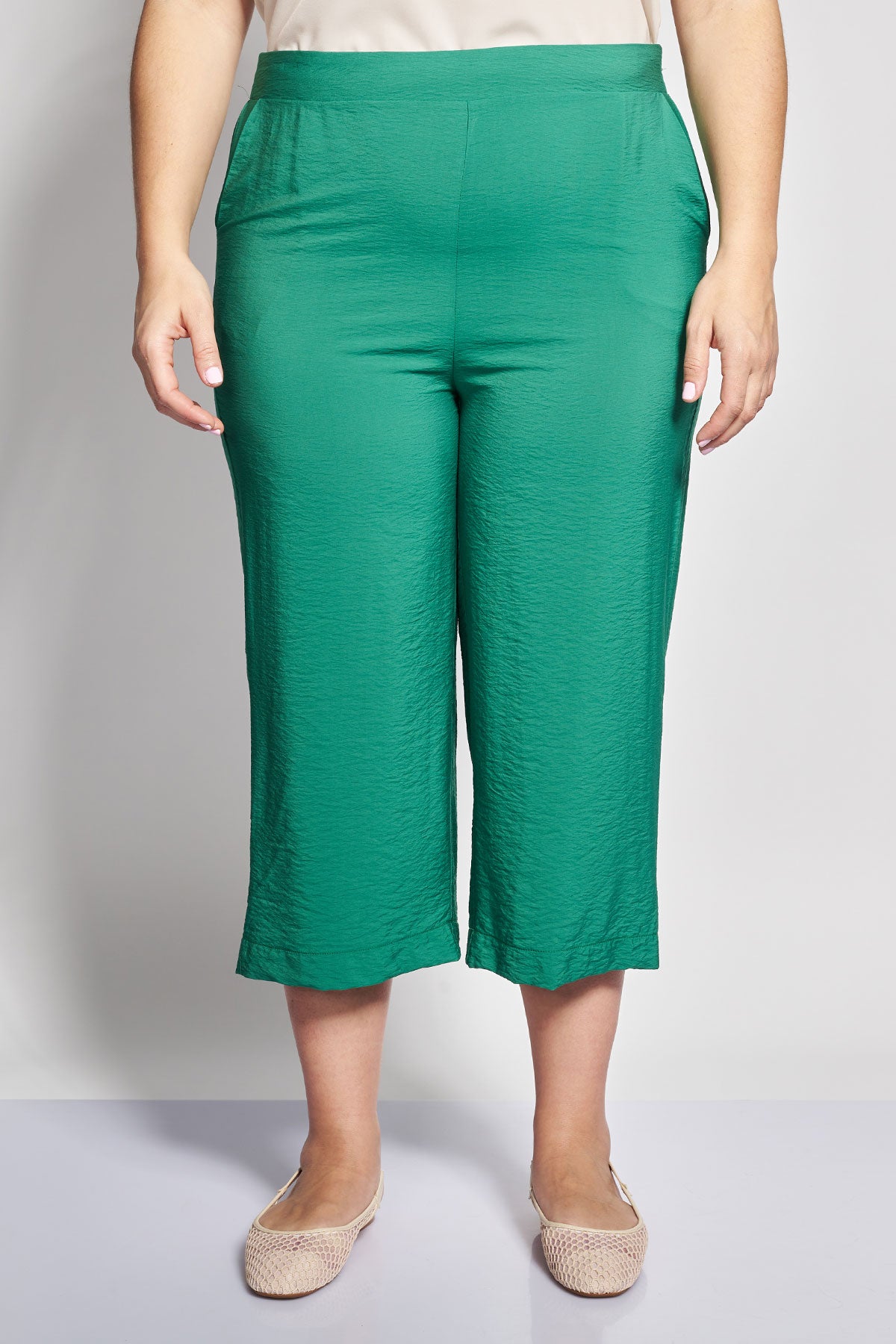 Cropped trousers in linen look - Green