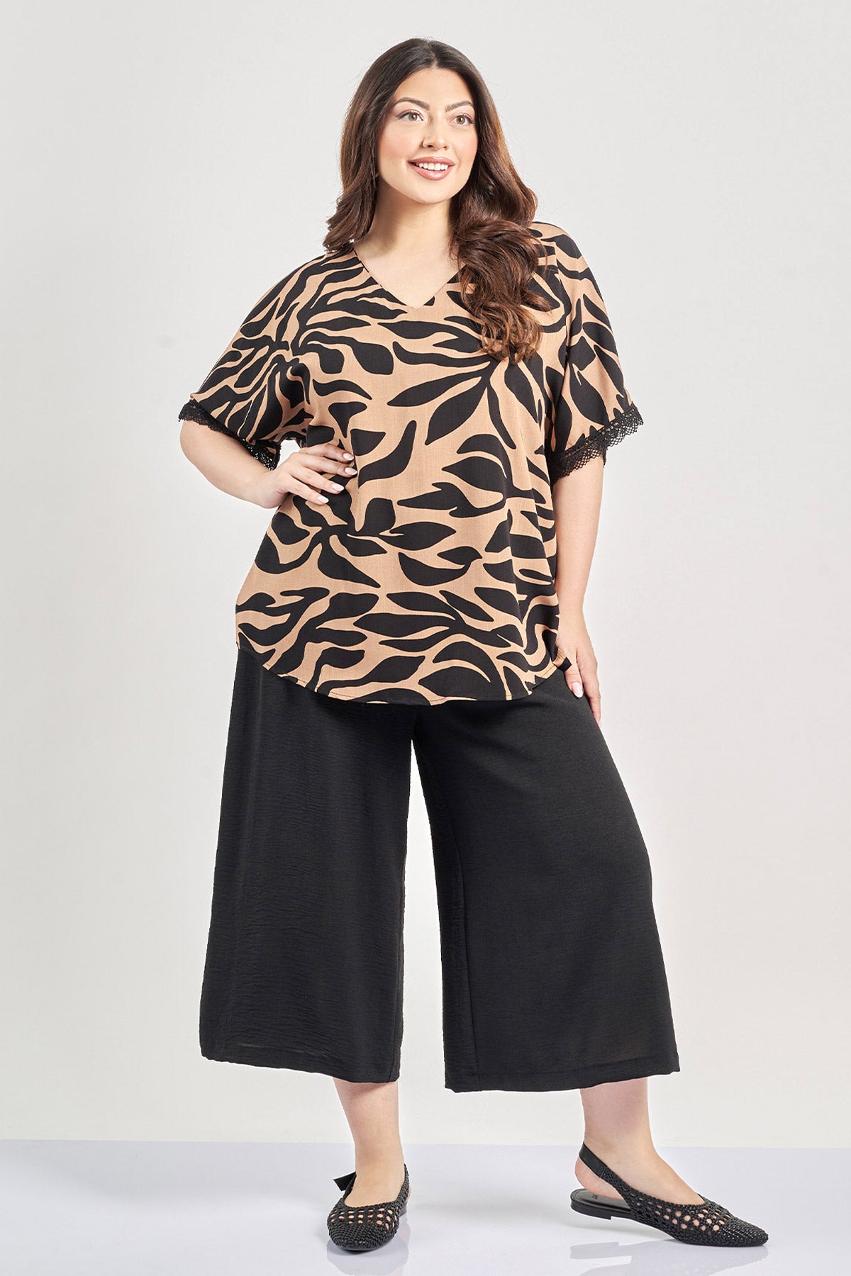 Cropped washed trousers with belt - Black