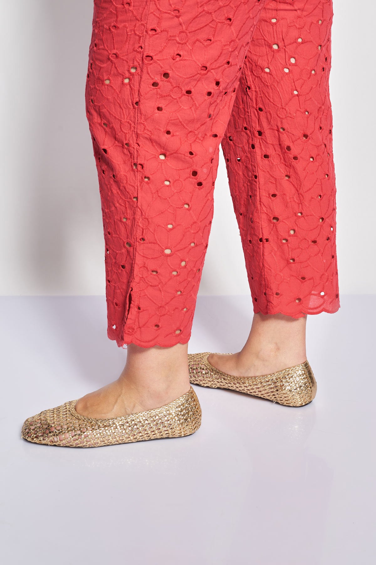 Cropped βαμβακερό παντελόνι σε σχέδιο broderie - Κόκκινο