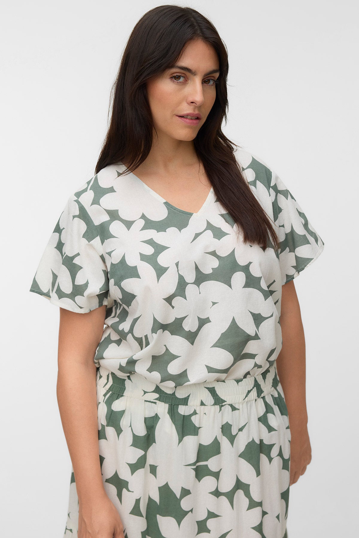 Φλοράλ T-Shirt με V από Οργανικό Βαμβάκι VERO MODA - Χακί