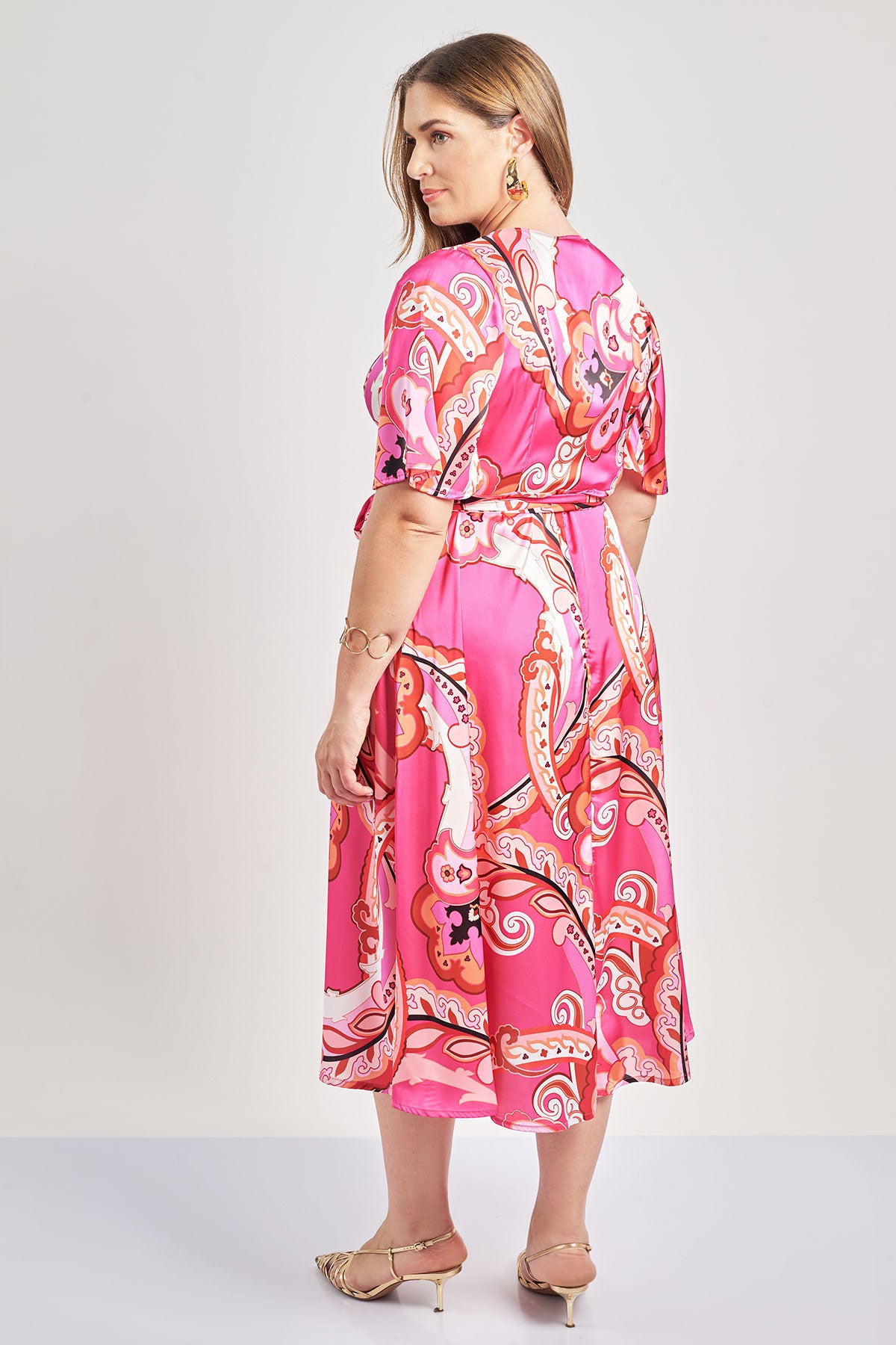Wrap satin dress in allover paisley print - Fuchsia