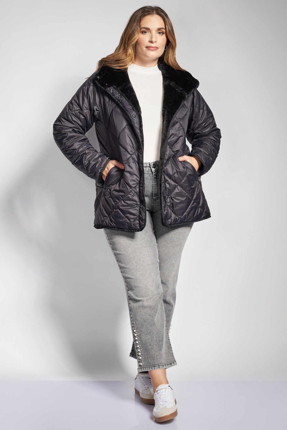 Quilted waterproof hooded puffer with fur lining - Black