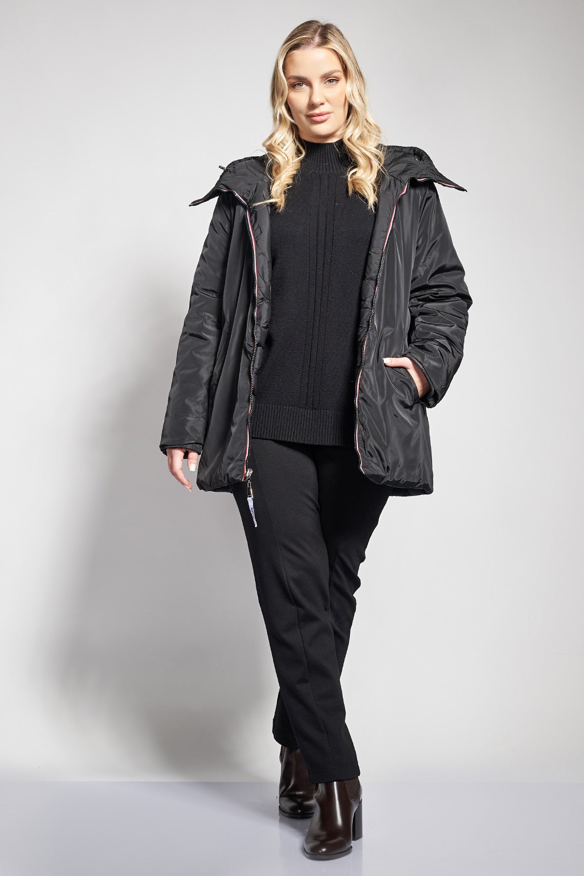 Reversible quilted jacket with hood - Black