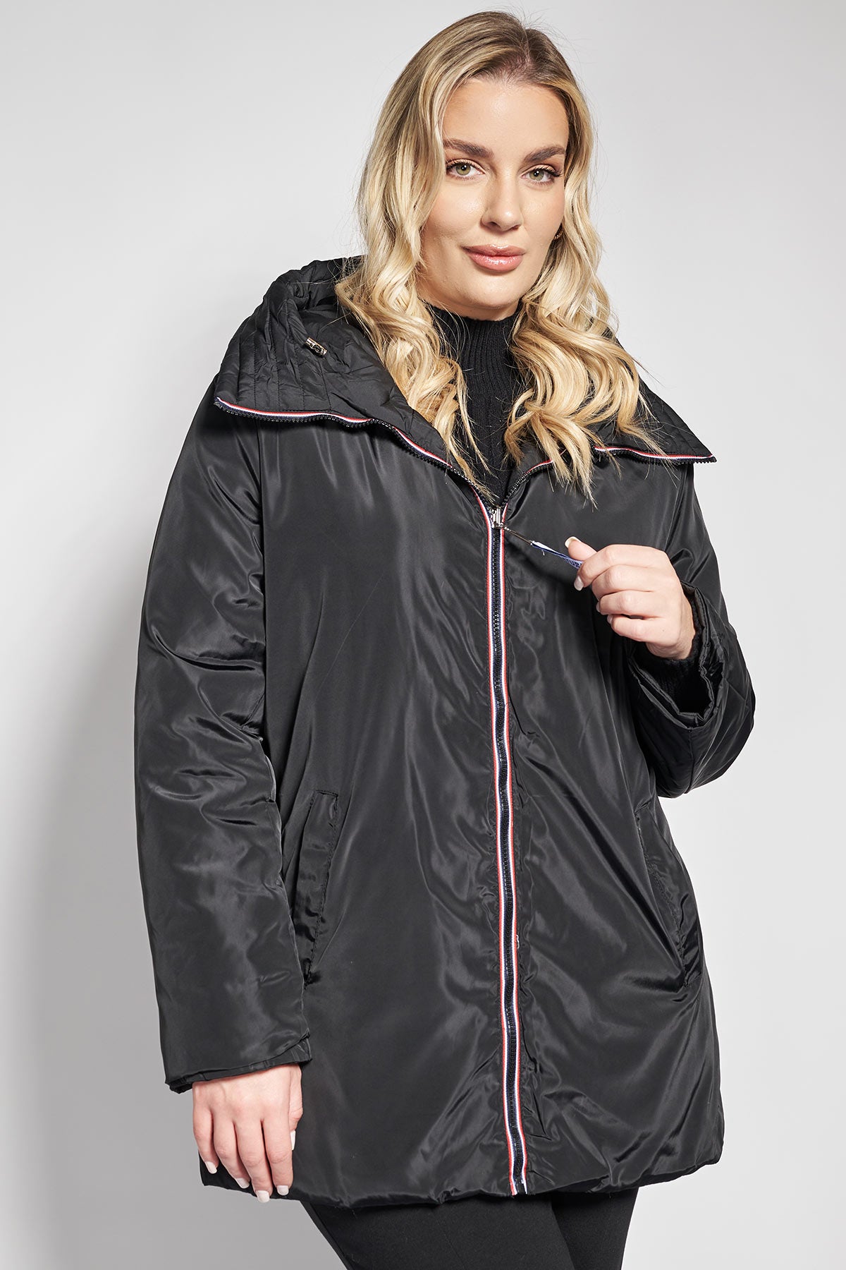 Reversible quilted jacket with hood - Black