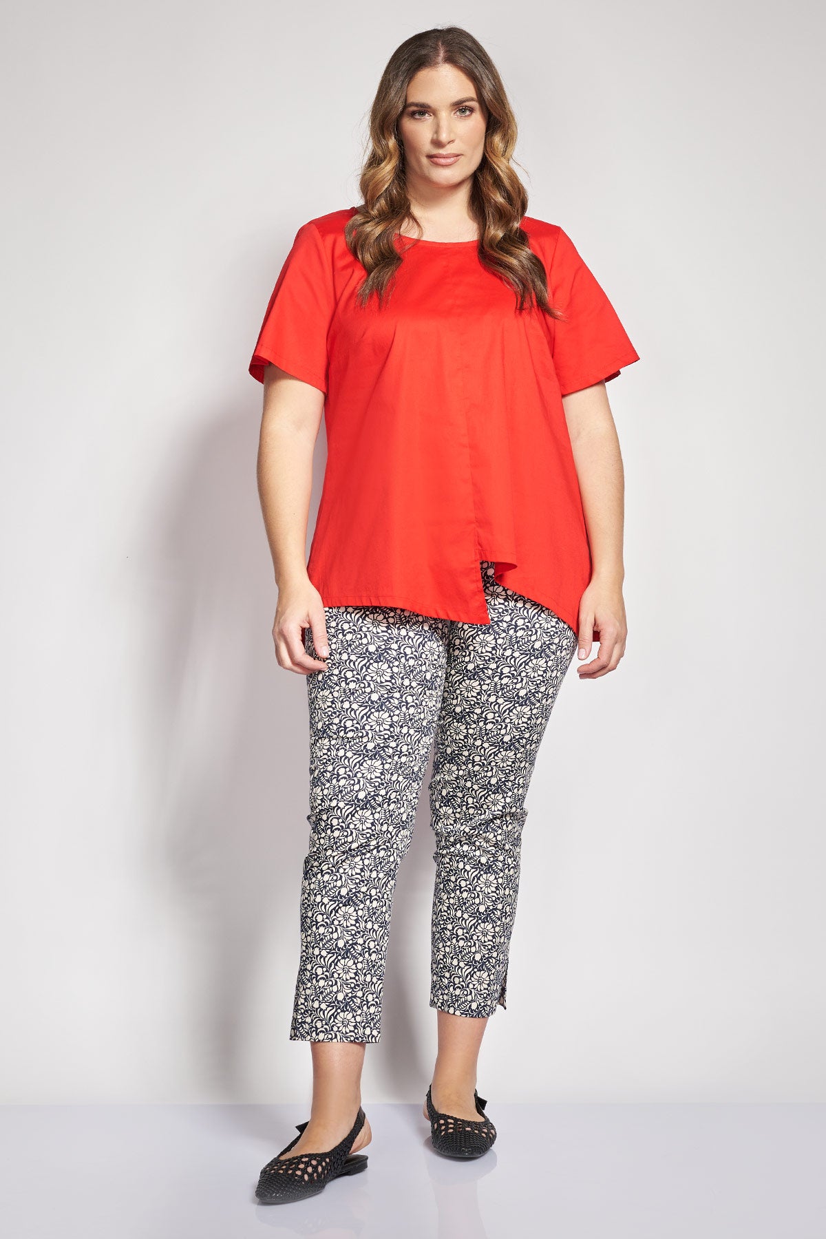 Short-sleeved blouse with asymmetric hem - Red