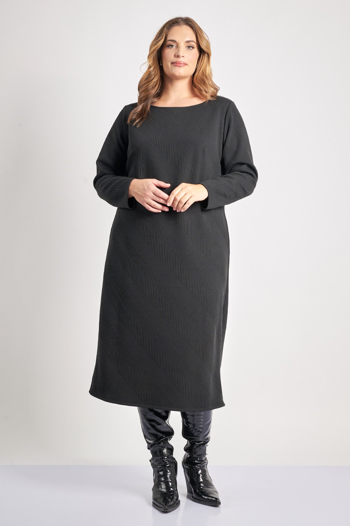 Midi knitted dress with long sleeves - Black