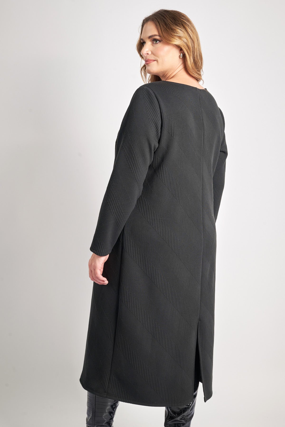 Midi knitted dress with long sleeves - Black