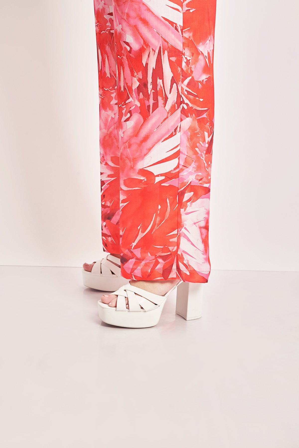 Satin trousers in abstract floral print - Red