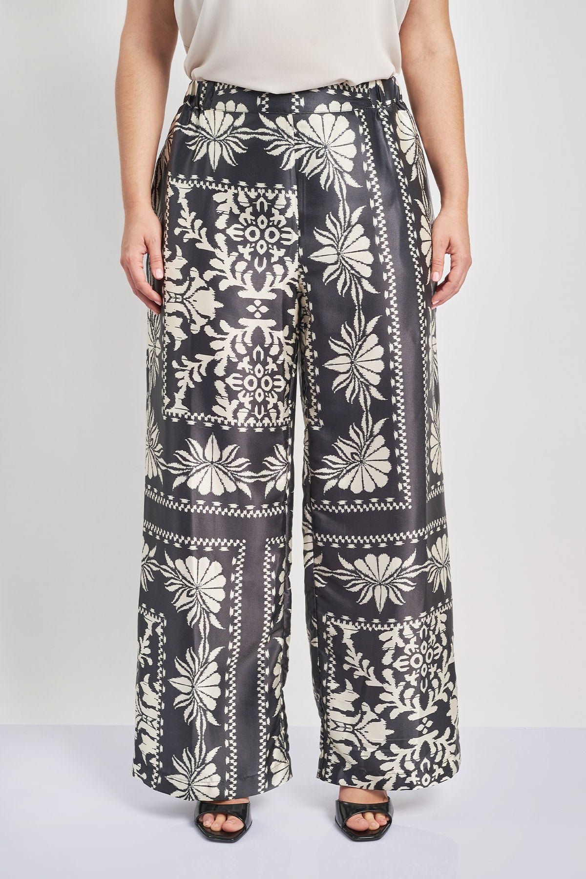 Satin printed trouser with scarf graphic - Black