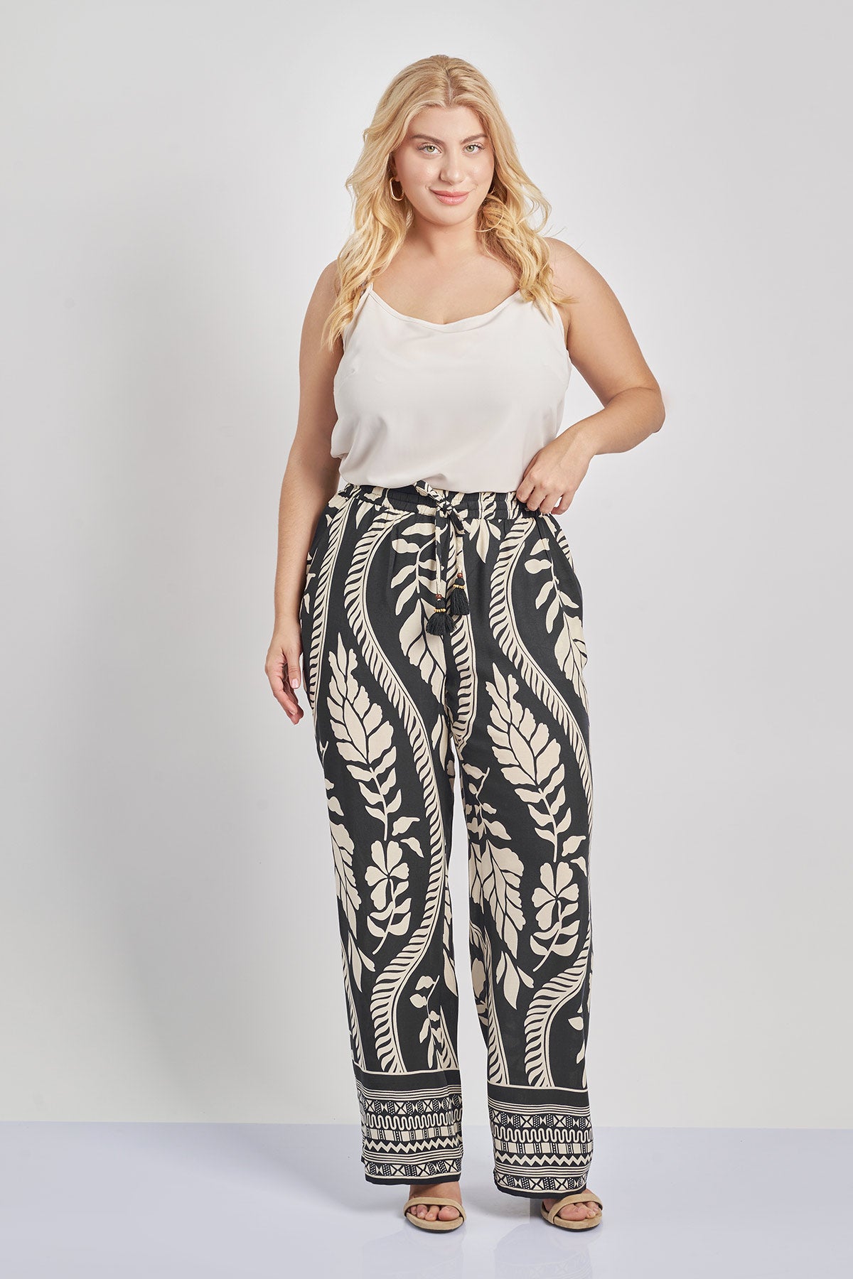 Viscose trousers in botanical print - Black