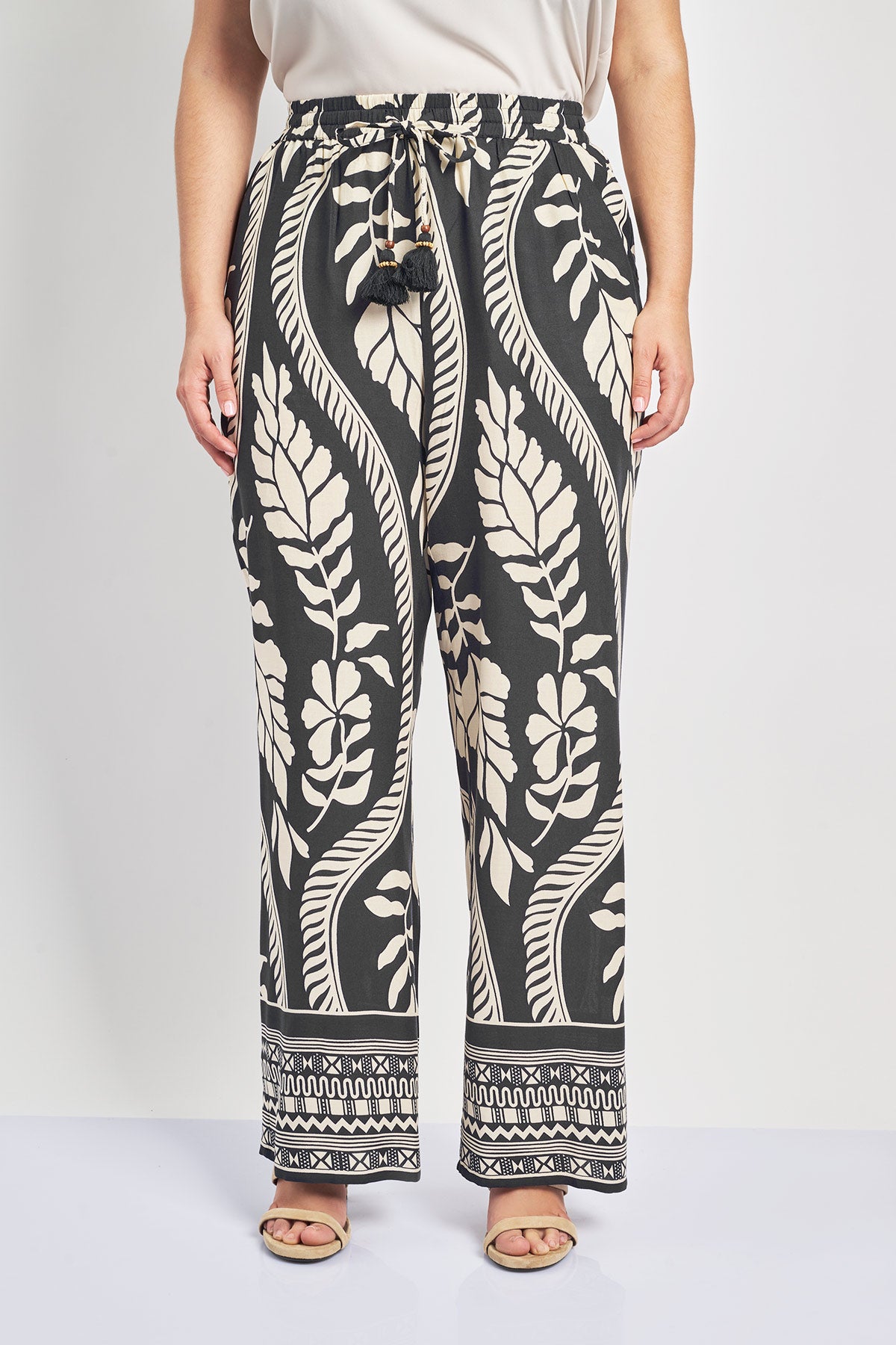 Viscose trousers in botanical print - Black