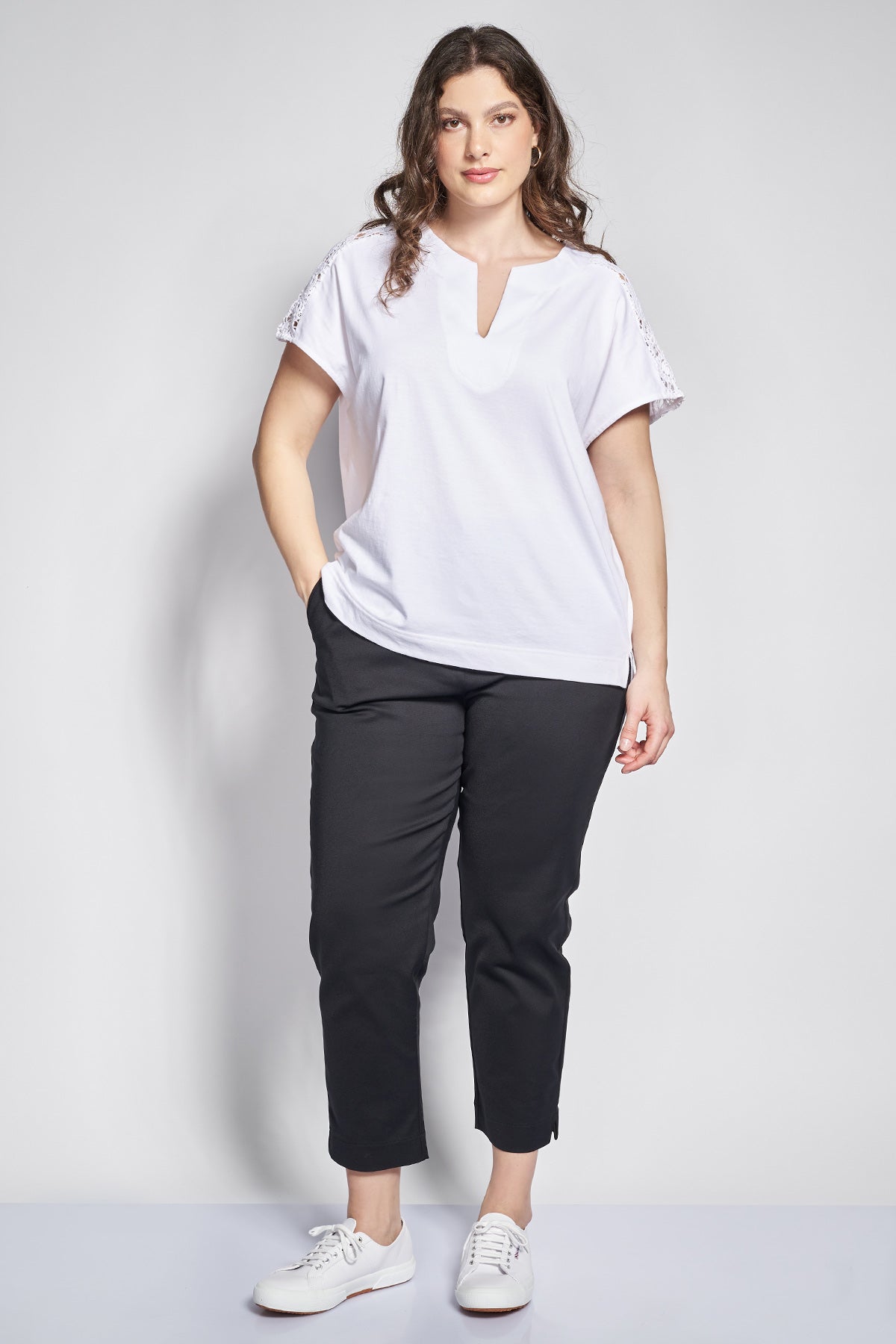 Straight-leg chino trousers - Black