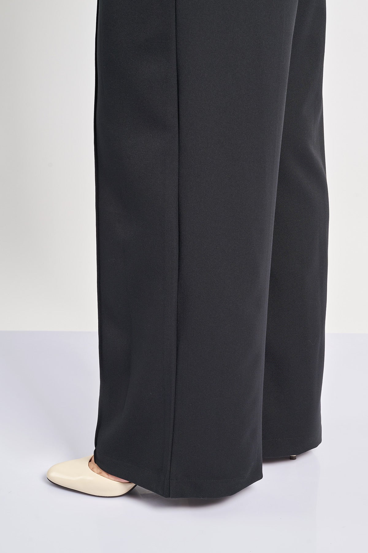 Tailored crepe trousers - Black