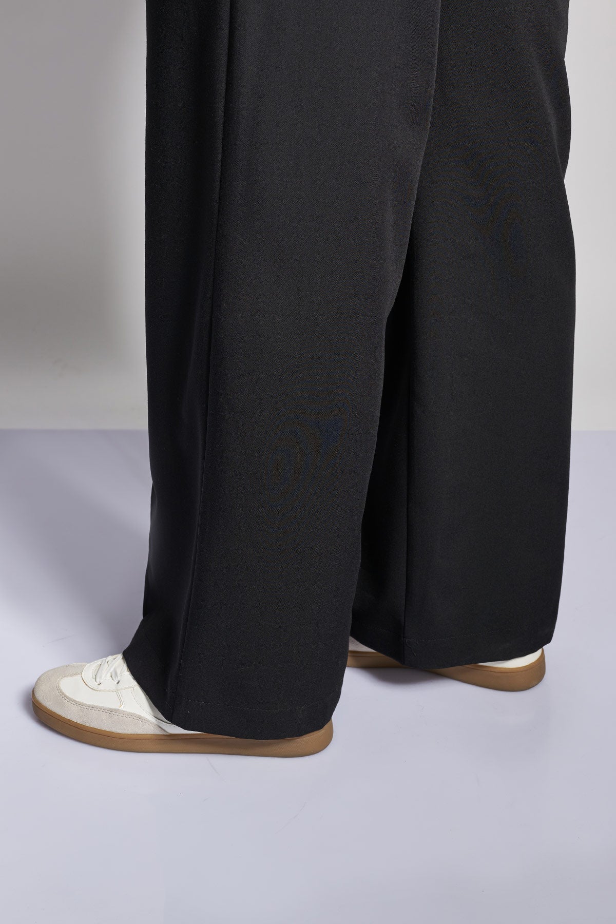 Παντελόνι κρεπ σε tailored γραμμή με νερβίρ - Μαύρο