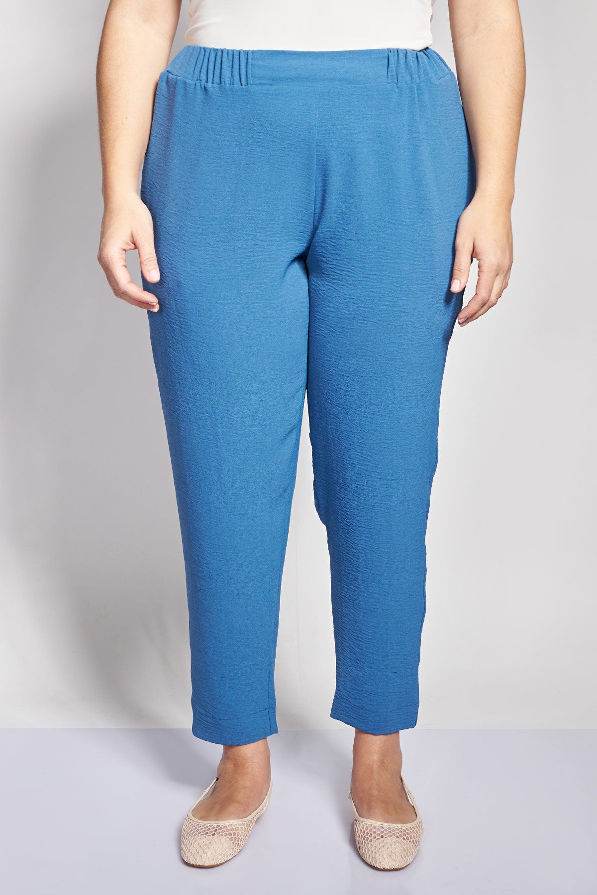Tapered trousers with turn-ups in textured washed - Indigo