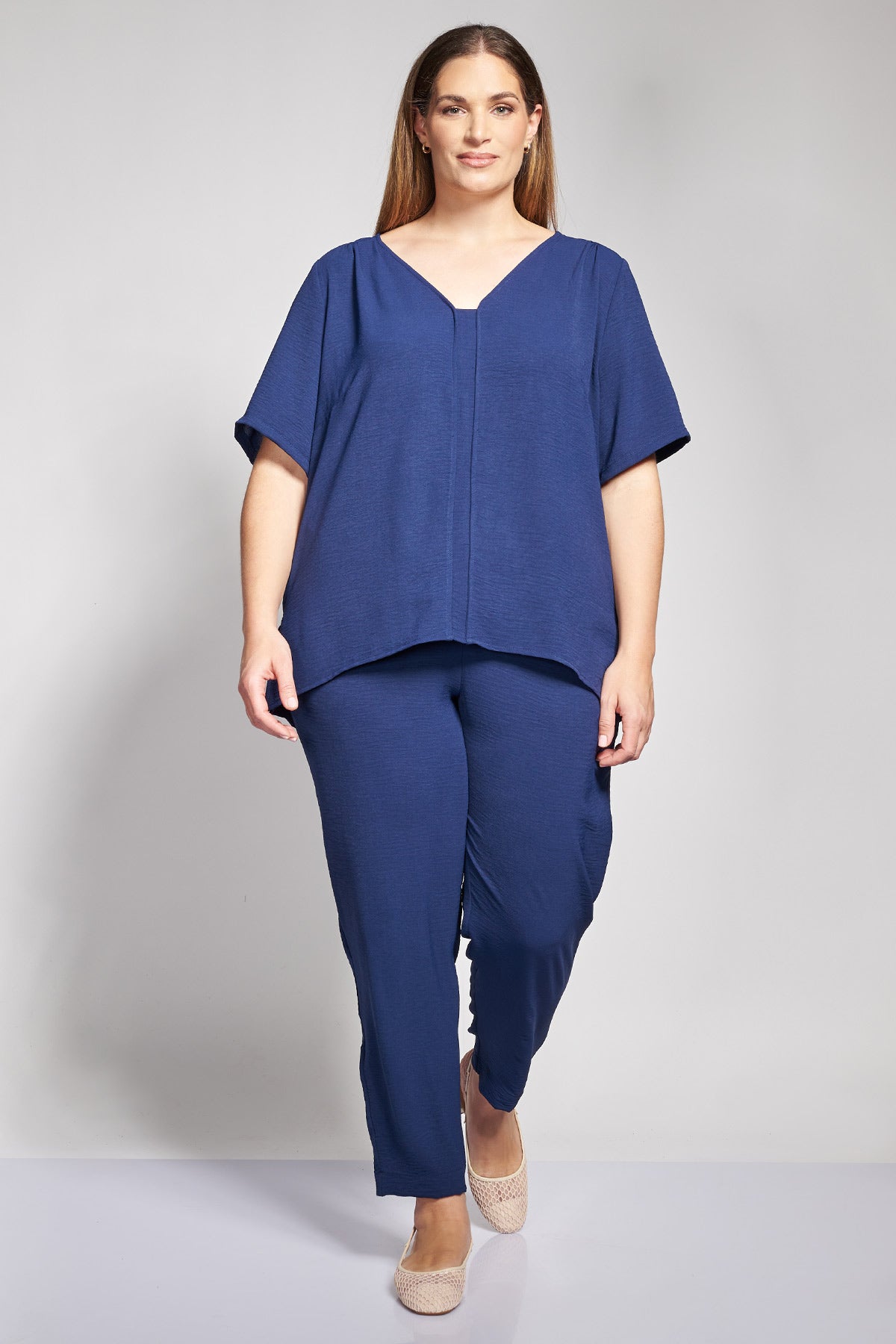 Tapered trousers with turn-ups in textured washed - Blue