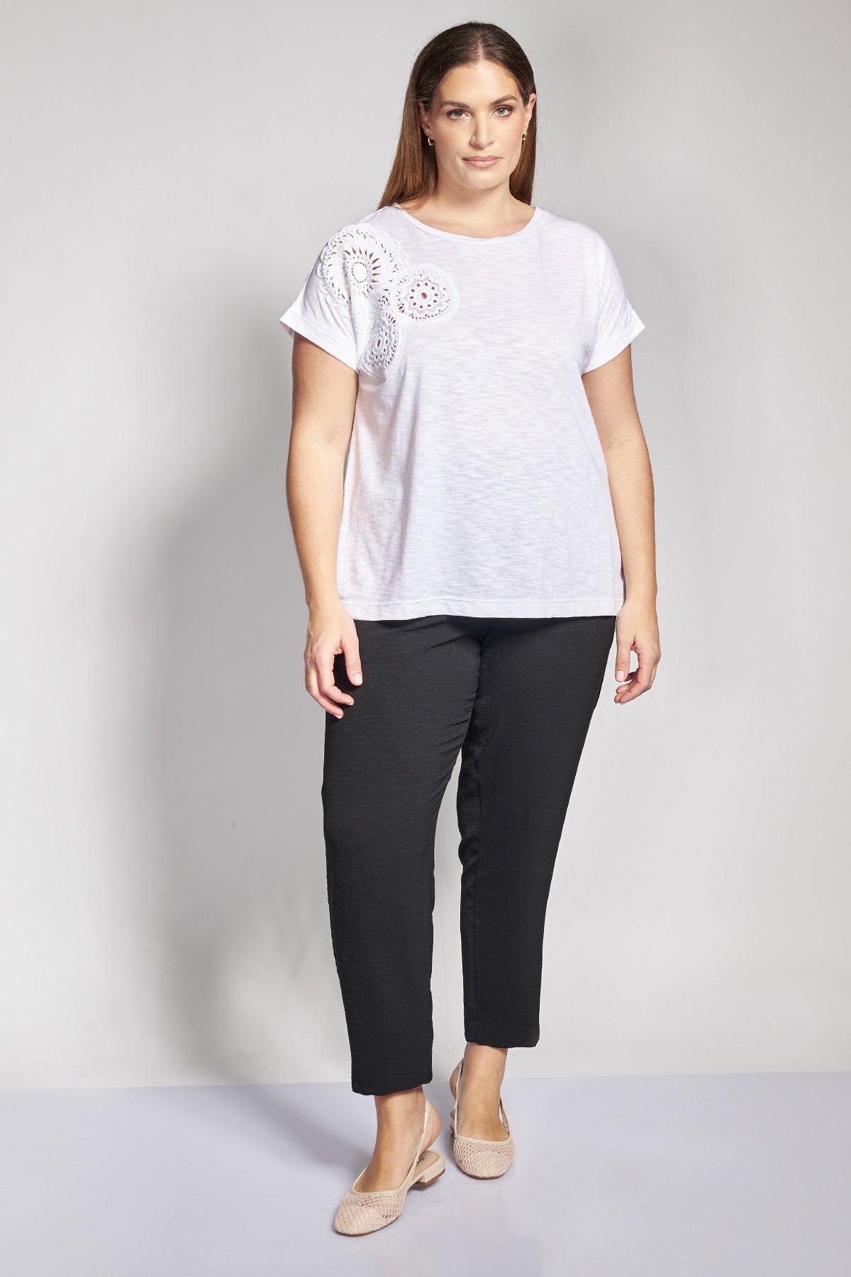 Tapered trousers with turn-ups in textured washed - Black