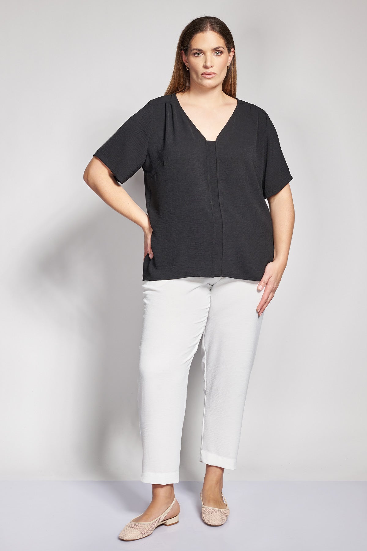 Tapered trousers with turn-ups in textured washed - Ecru