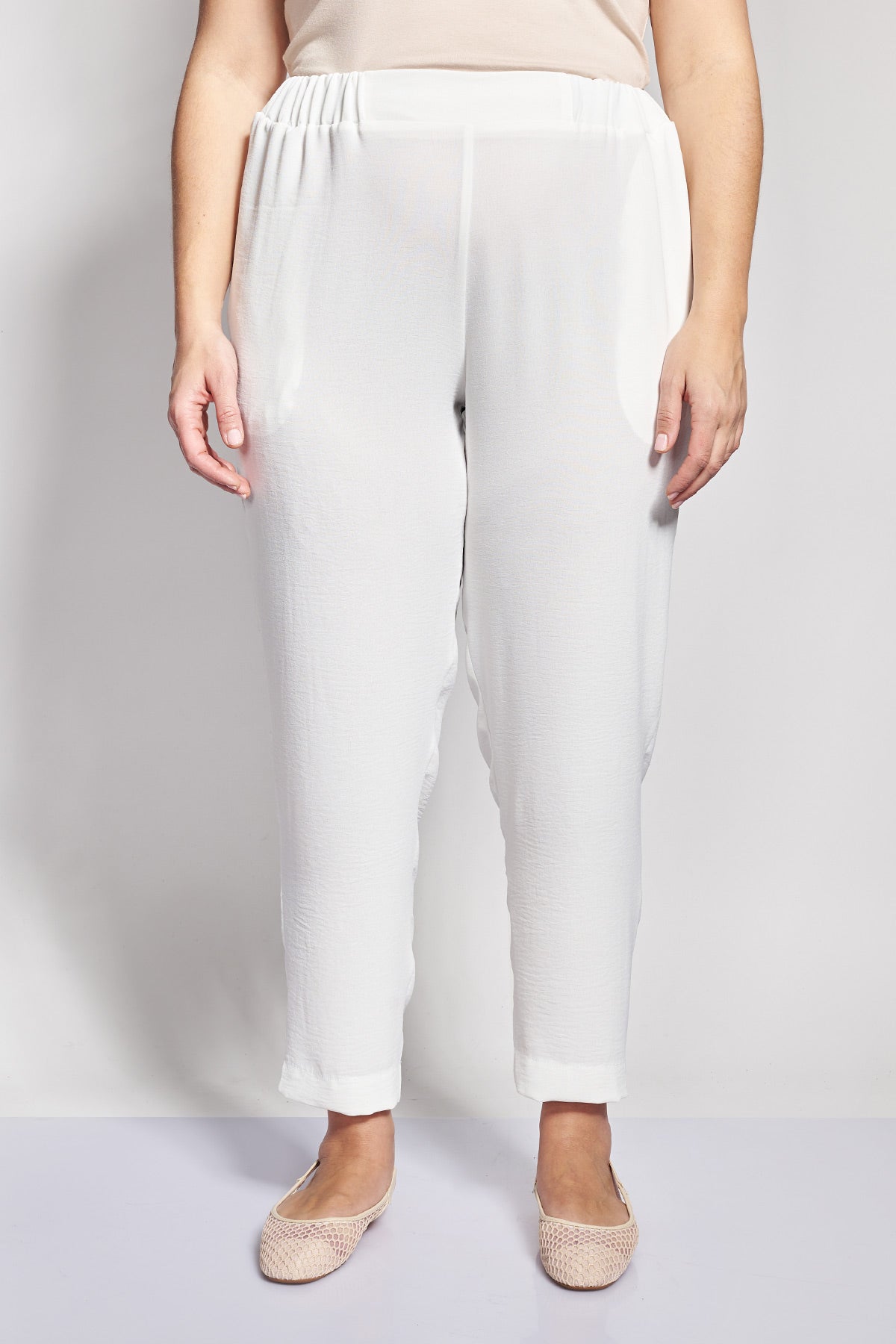 Tapered trousers with turn-ups in textured washed - Ecru