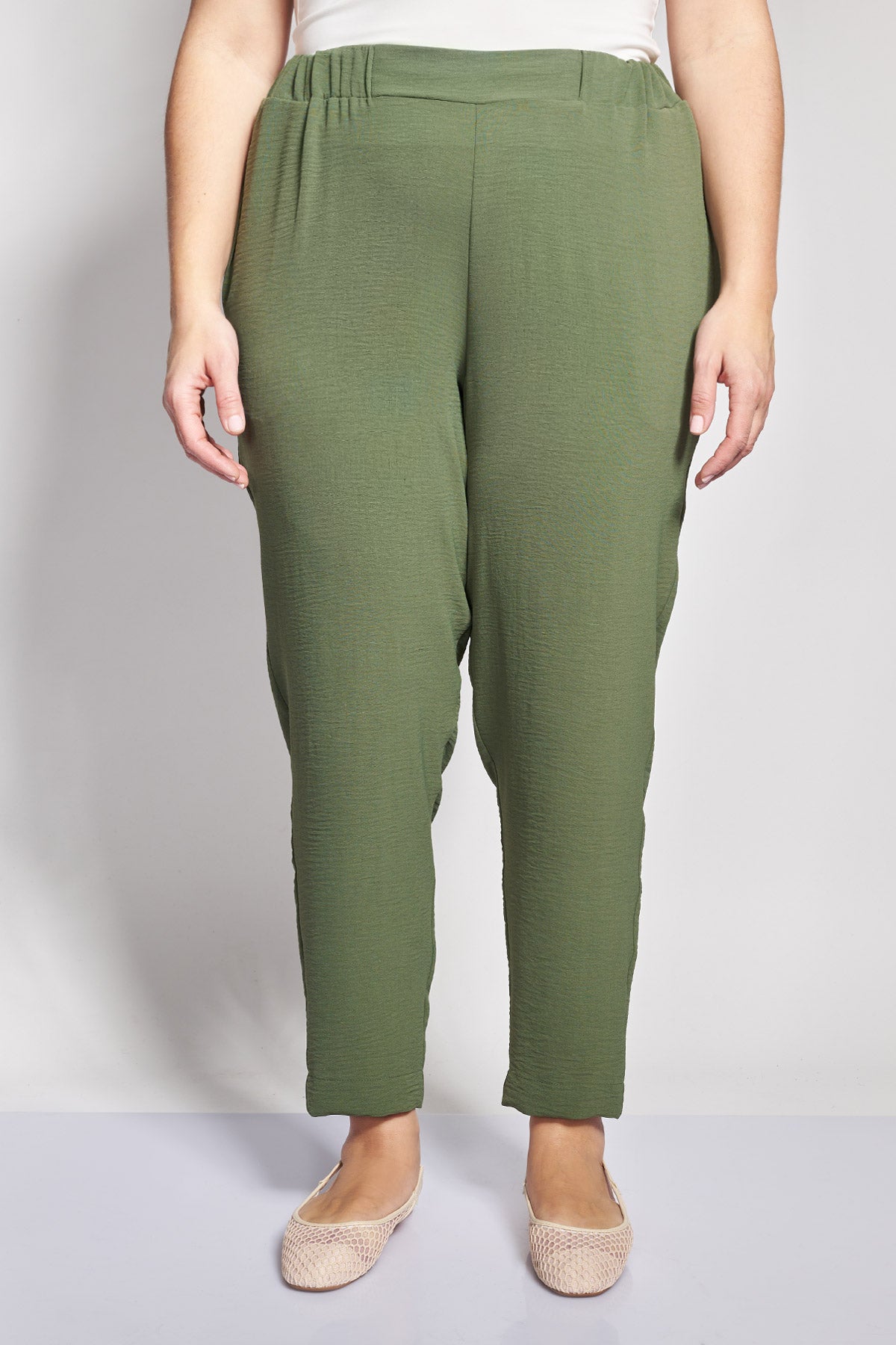 Tapered trousers with turn-ups in textured washed - Khaki