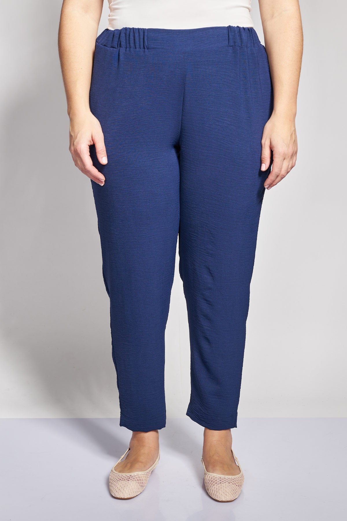 Tapered trousers with turn-ups in textured washed - Blue