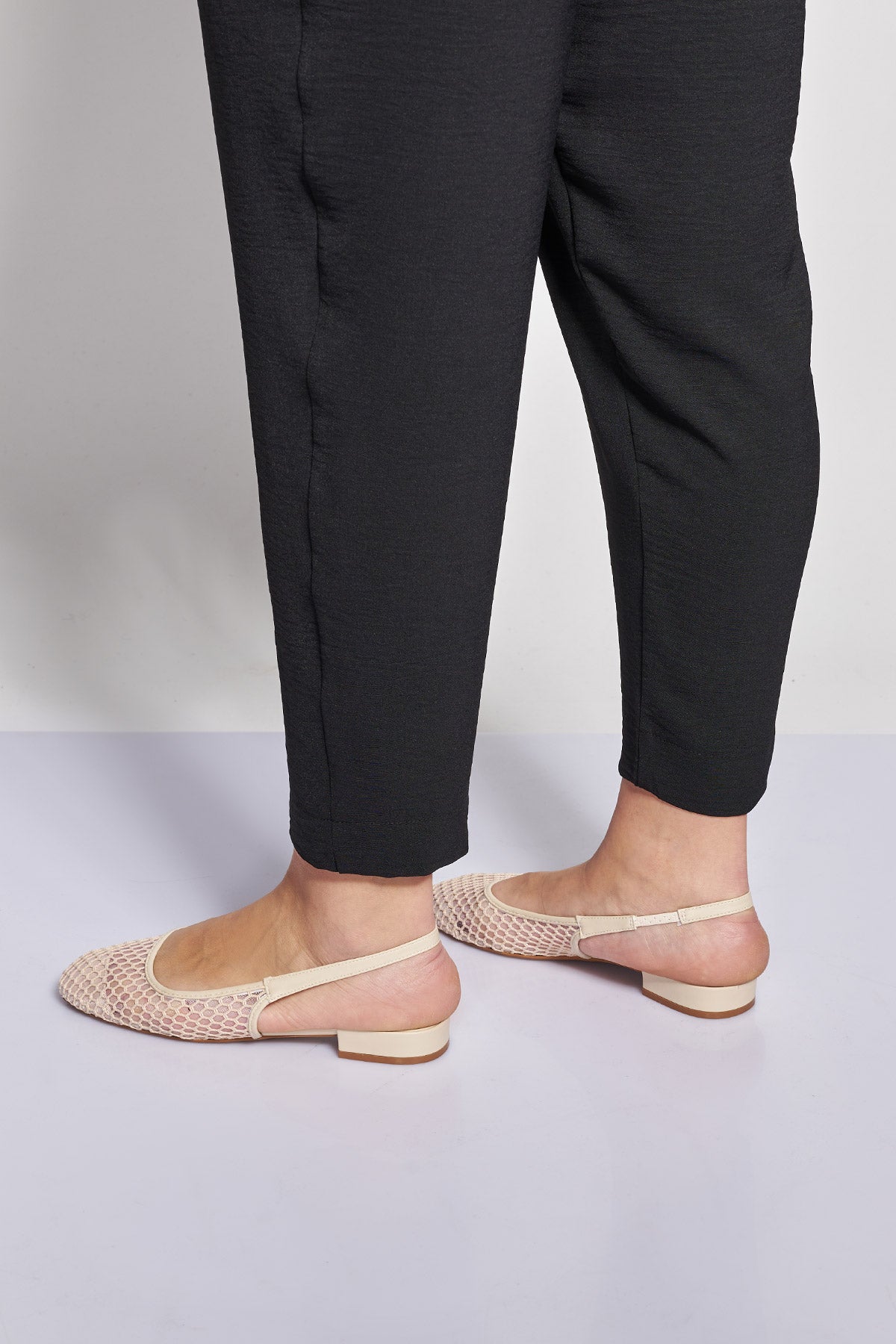 Tapered trousers with turn-ups in textured washed - Black