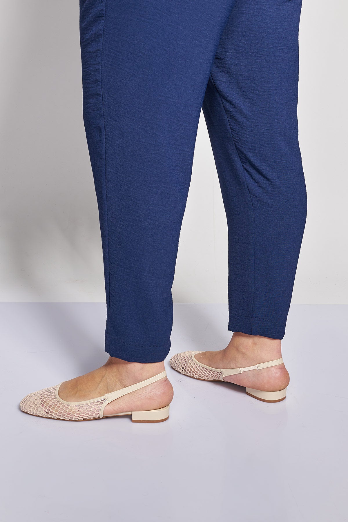 Tapered trousers with turn-ups in textured washed - Blue