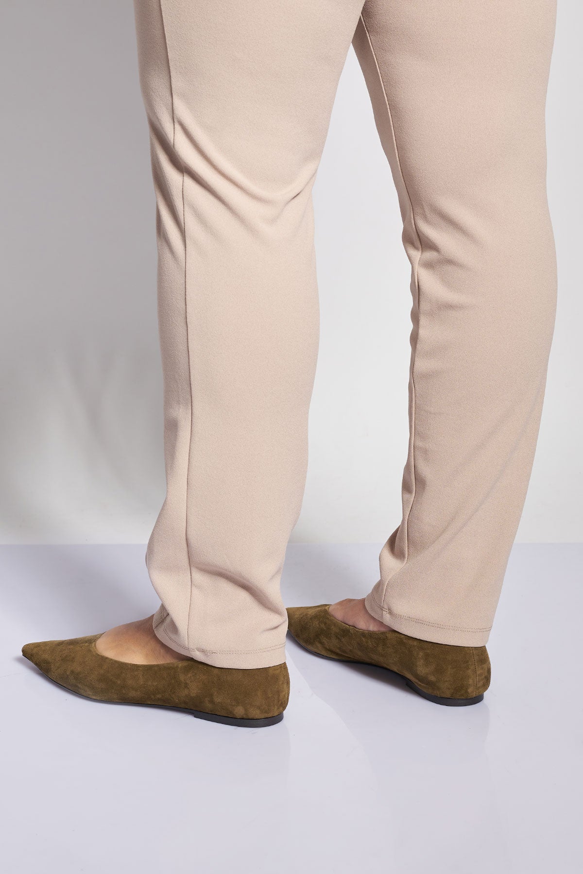 Slim scuba pants with elastic waist and front seam - Beige