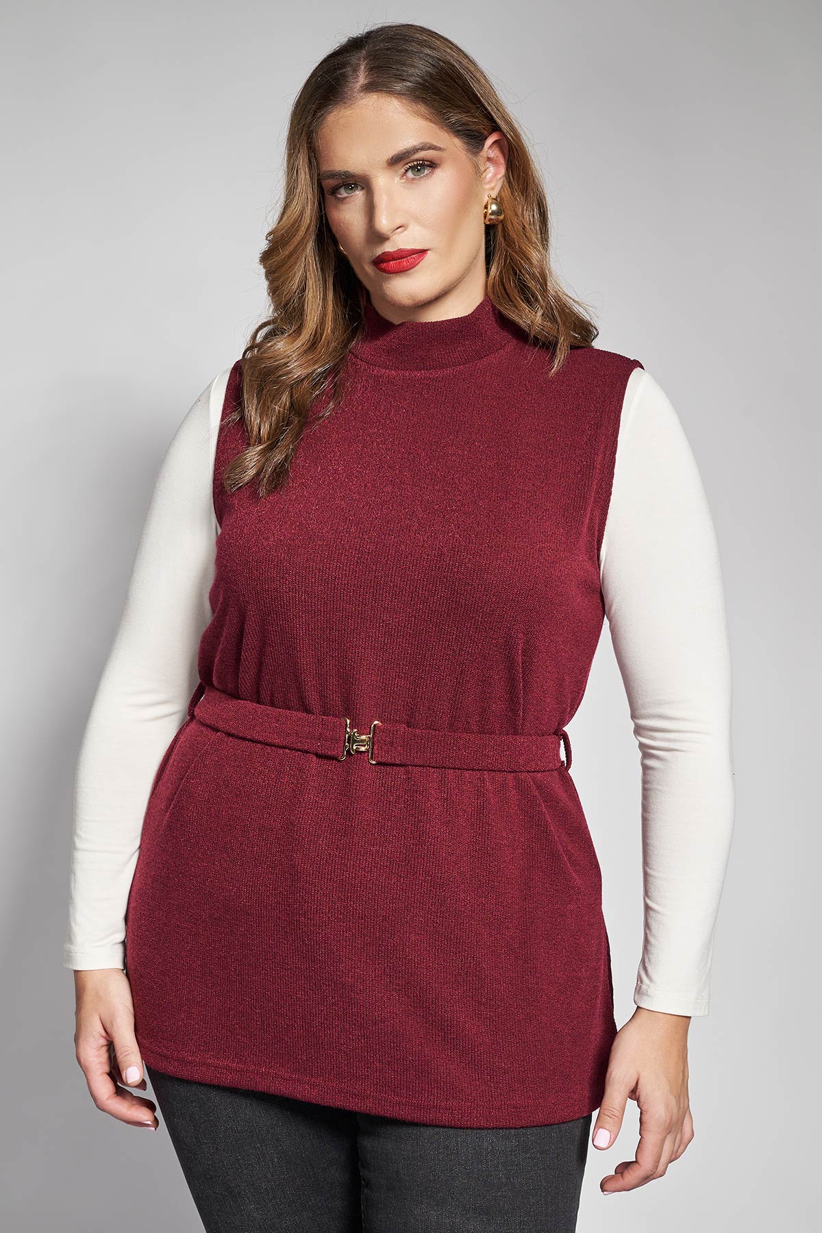 Knitted turtleneck vest with belt - Bordeaux
