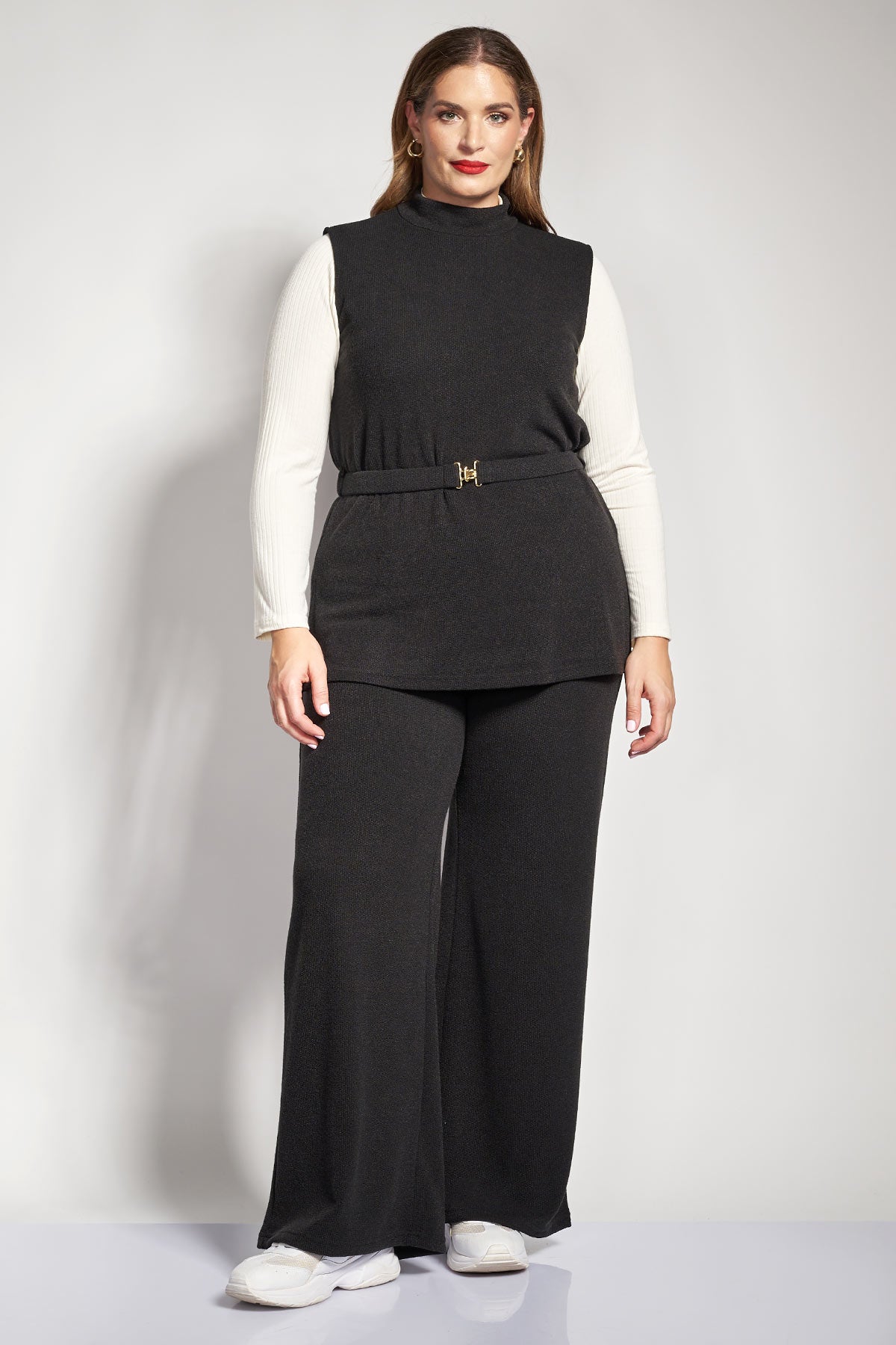 Knitted turtleneck vest with belt - Black