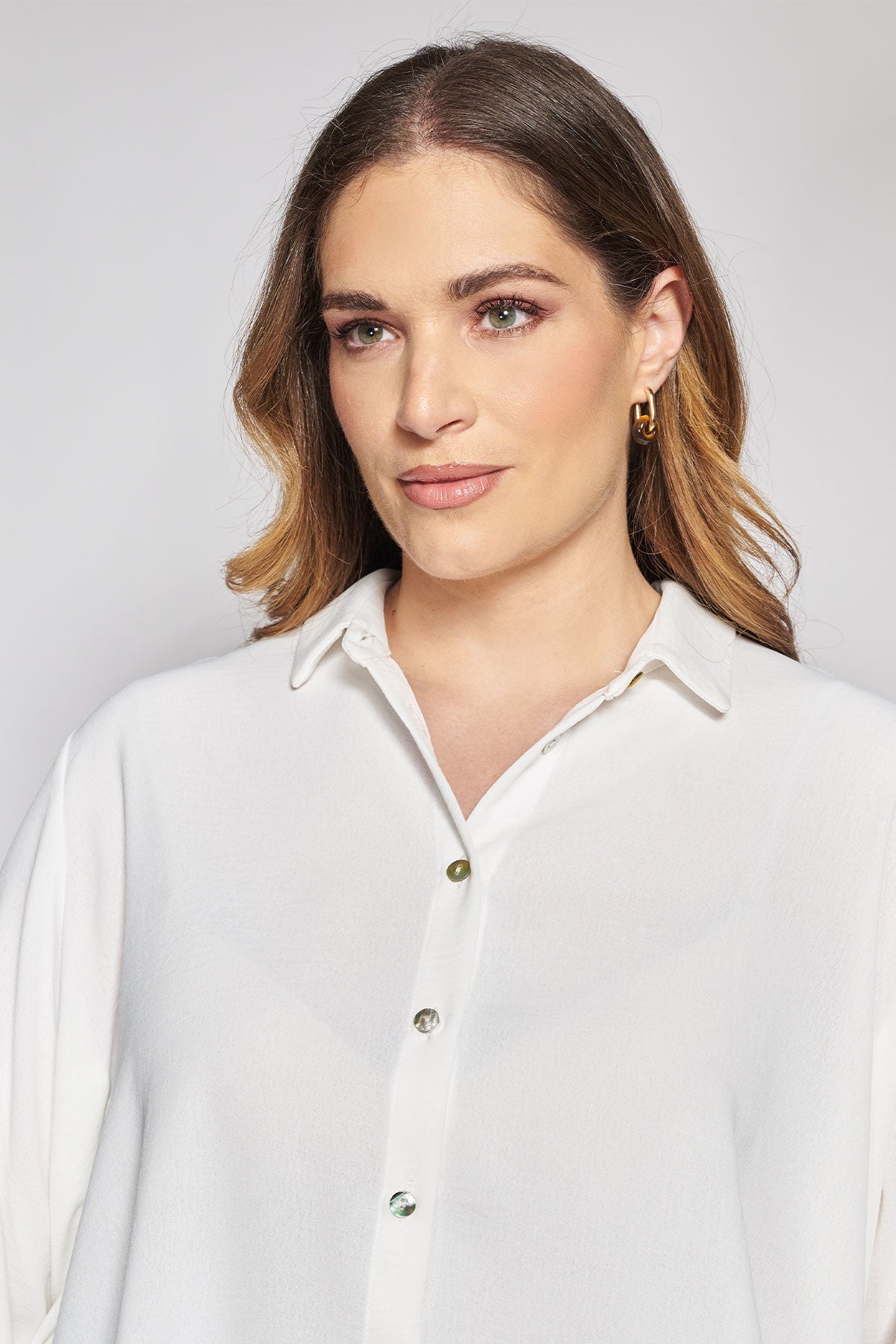 Asymmetric Shirt in Textured Washed - Ecru