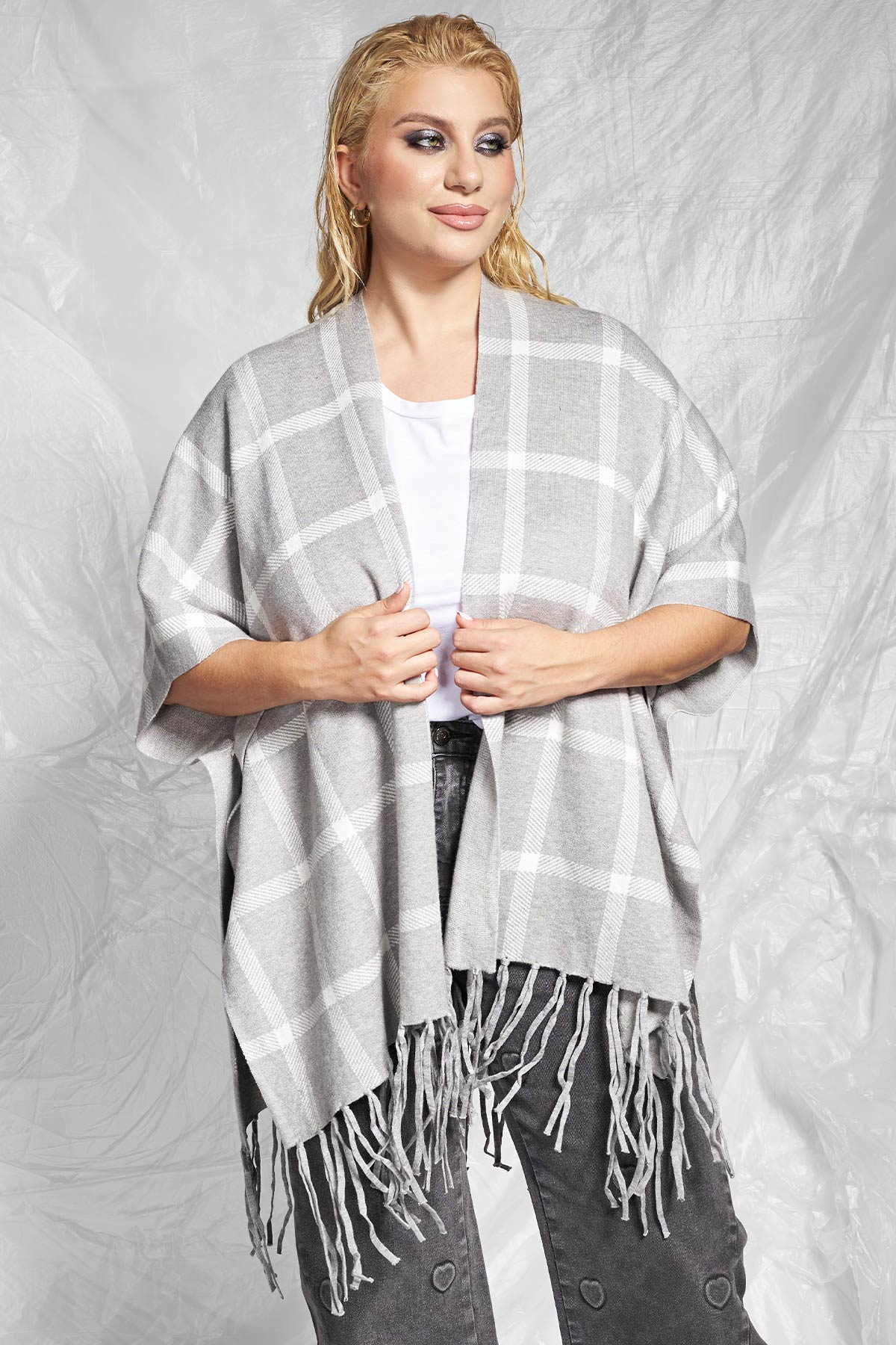 PRBT Knitted Cape with Plaid Pattern and Fringes - Grey