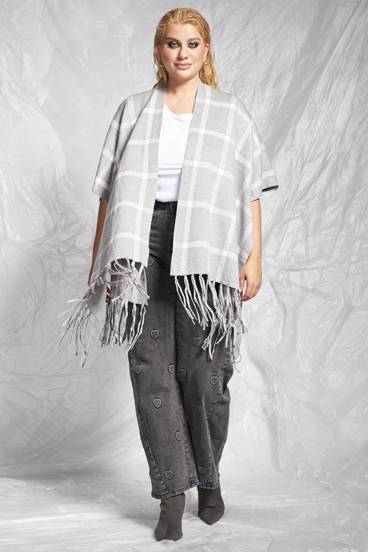 PRBT Knitted Cape with Plaid Pattern and Fringes - Grey