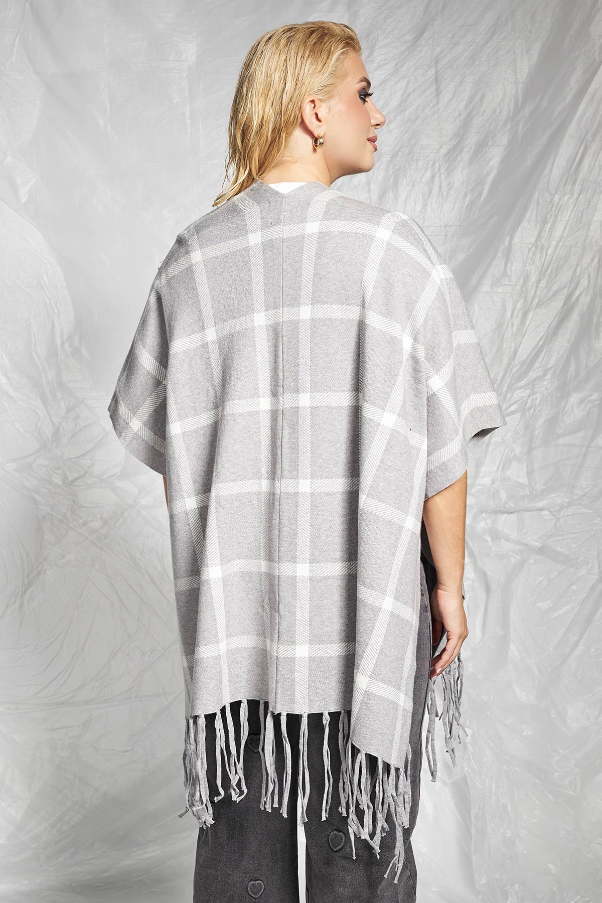 PRBT Knitted Cape with Plaid Pattern and Fringes - Grey