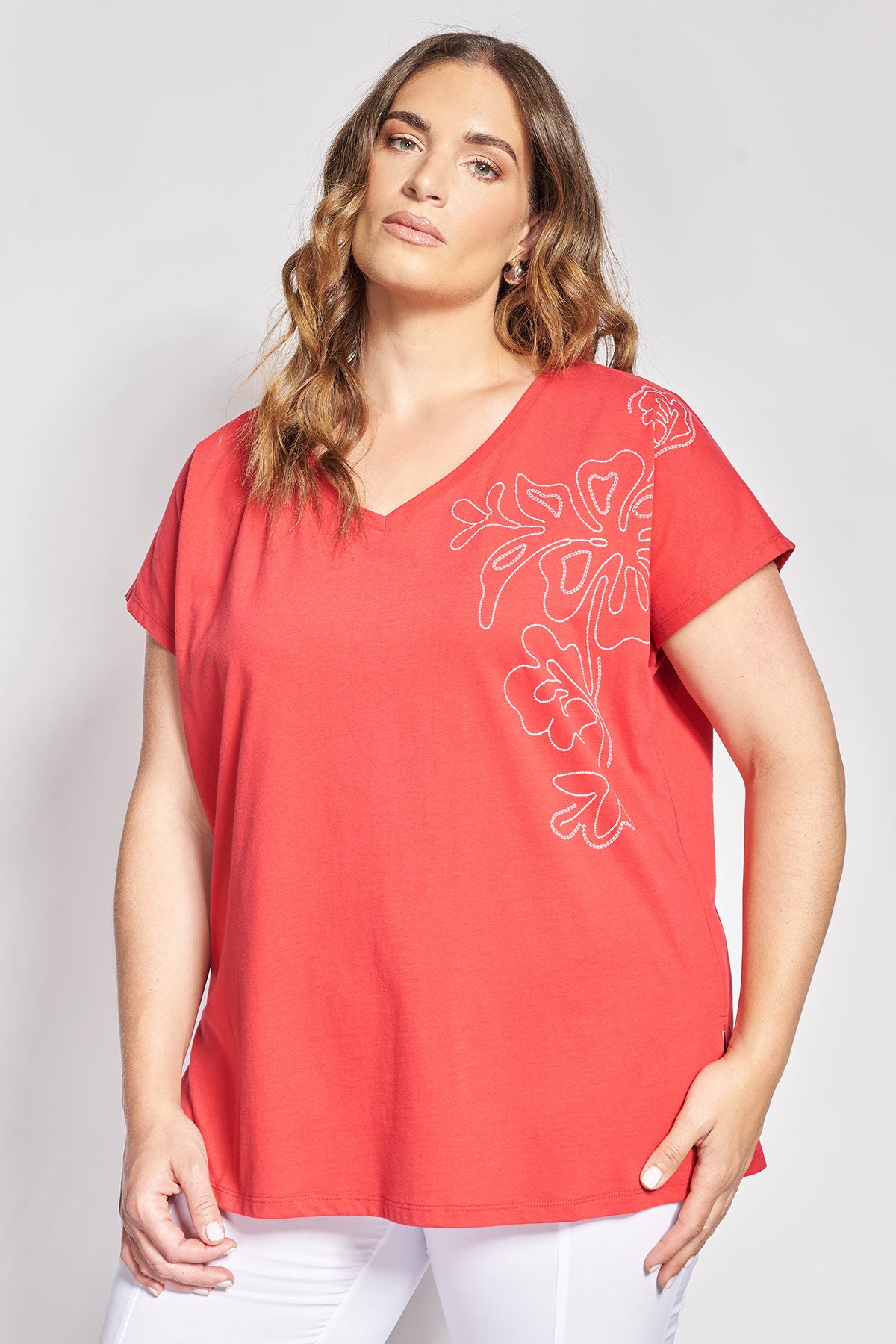 T-Shirt με στάμπα γραμμικό σχέδιο στον ώμο - Κόκκινο