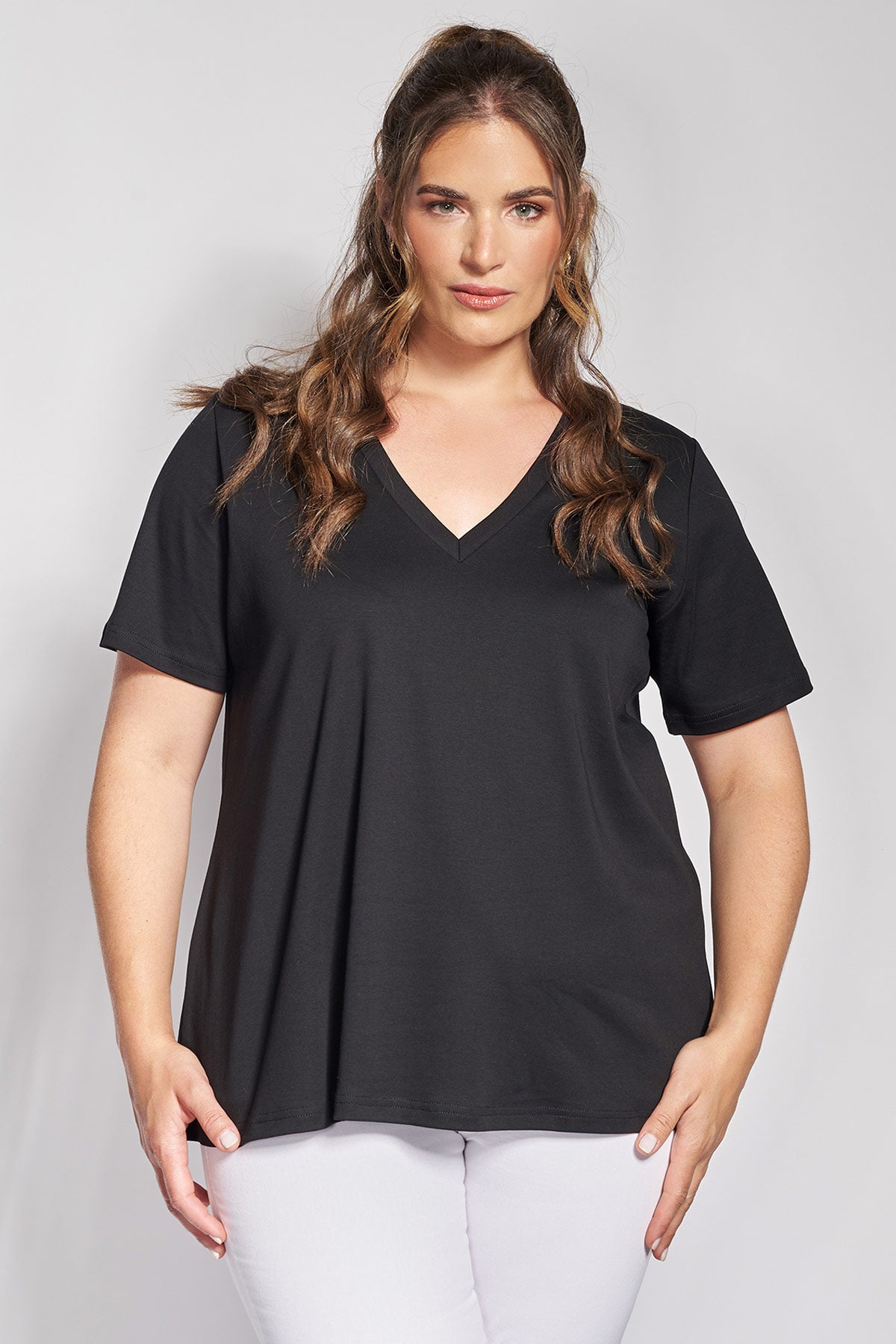 T-Shirt μονόχρωμο με V από Μερσεριζέ Βαμβάκι - Μαύρο
