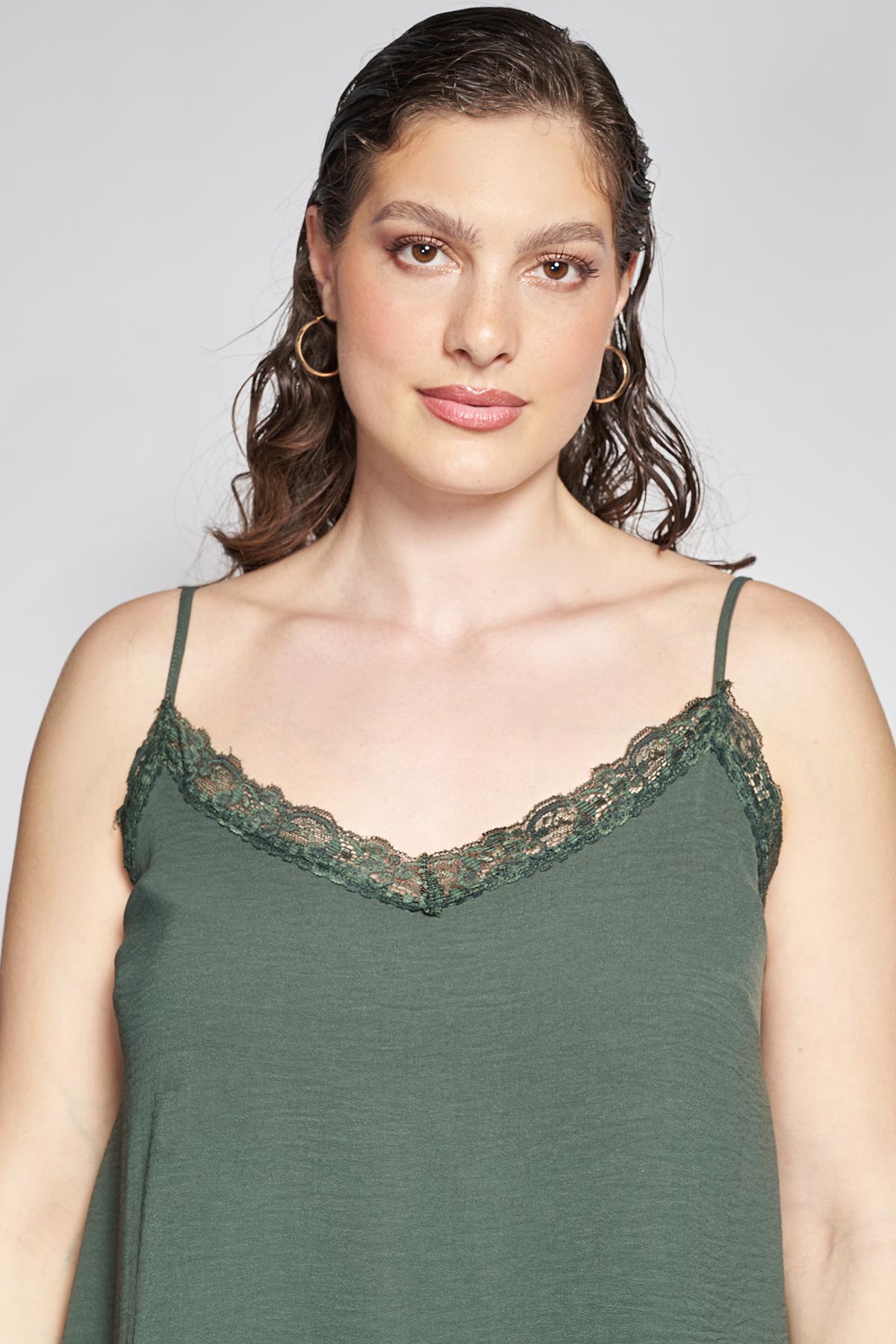 Top lingerie με τιράντες και λεπτομέρεια δαντέλας - Χακί
