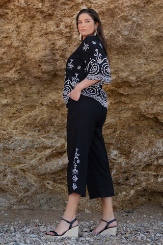 Cotton trousers with boho embroidery - Black
