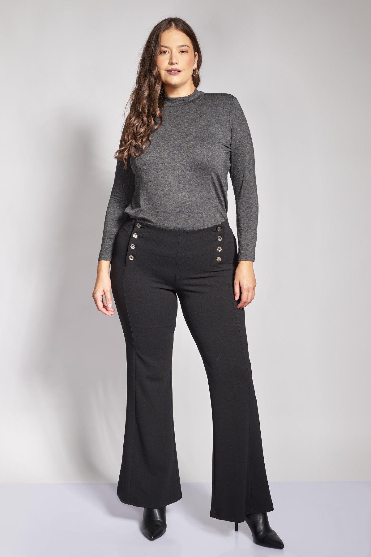Κρεπ παντελόνι καμπάνα με διακοσμητικά μεταλλικά κουμπιά - Μαύρο
