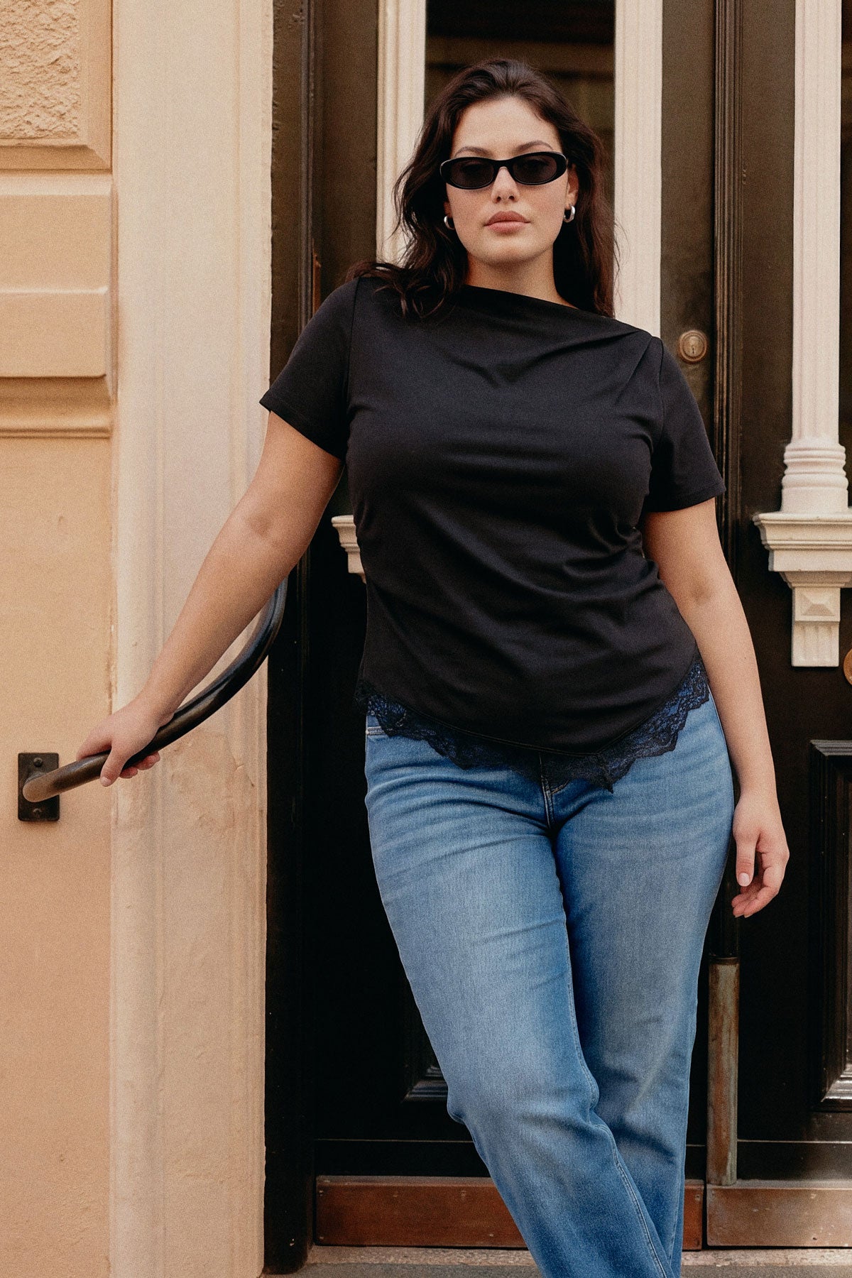Μπλούζα με ασύμμετρο τελείωμα με δαντέλα VERO MODA - Μαύρο