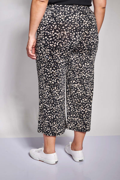 Cropped παντελόνα με animal print - Μαύρο